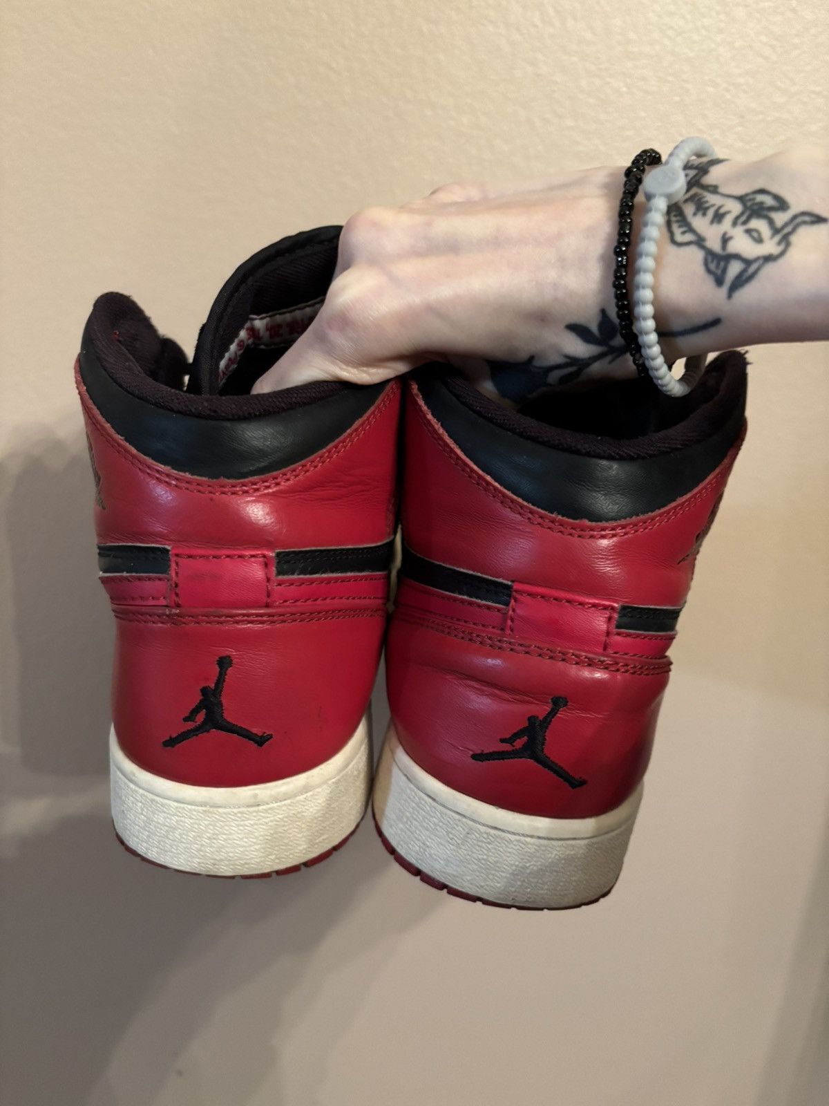 Jordan Brand × Nike × Vintage Air Jordan 1 High Retro GS ‘Chicago Bulls’ 2009 Size US 6 / EU 39 - 4 Thumbnail
