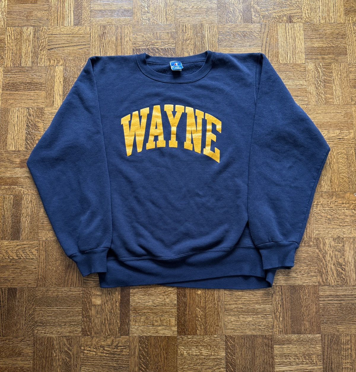 Champion Vintage 90s Champion Wayne Graphic Crewneck Sweatshirt Size US L / EU 52-54 / 3 - 1 Thumbnail