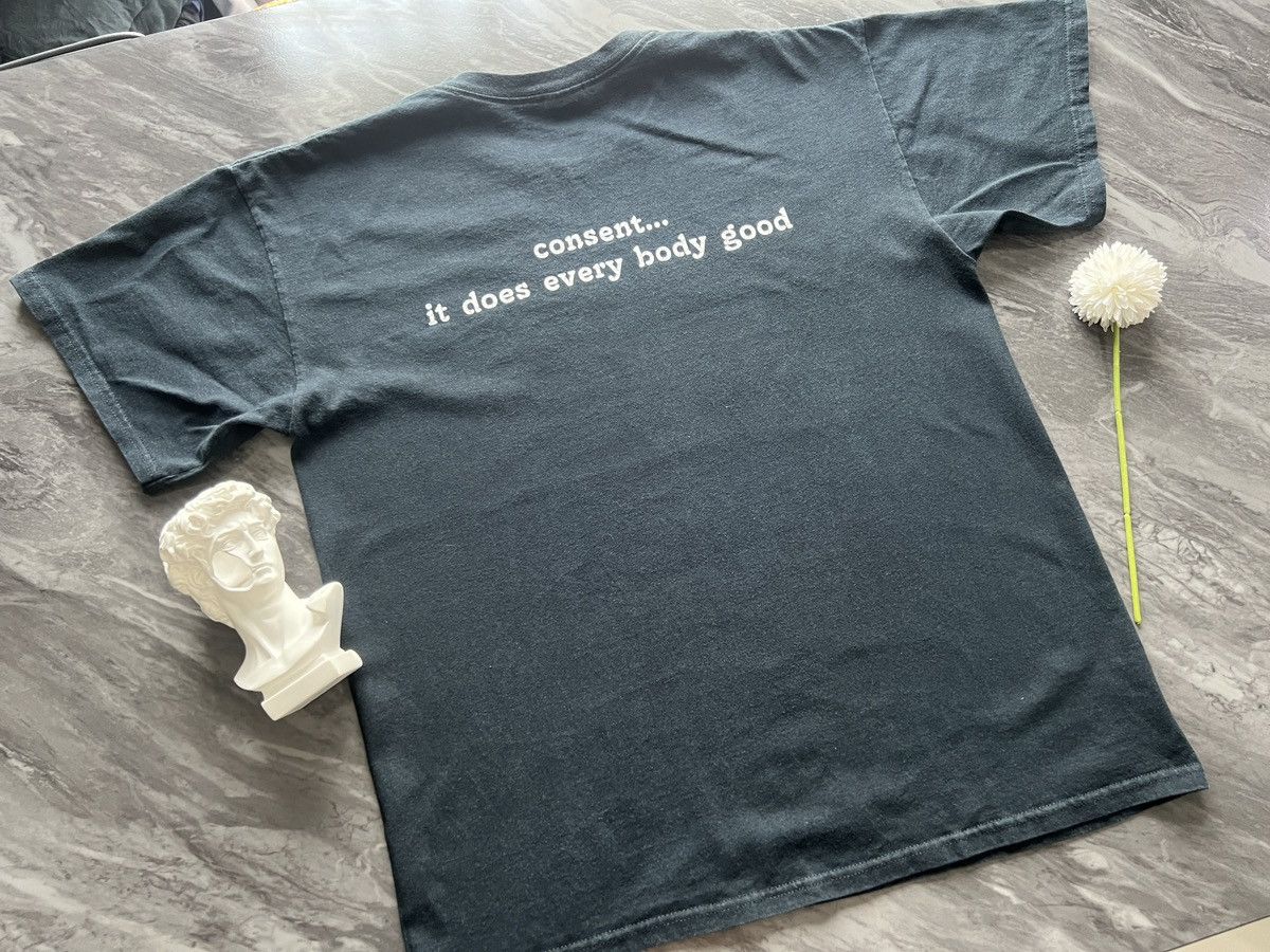 Other × Vintage Got Consent ? : It Does Every Body Good Size US L / EU 52-54 / 3 - 9 Thumbnail