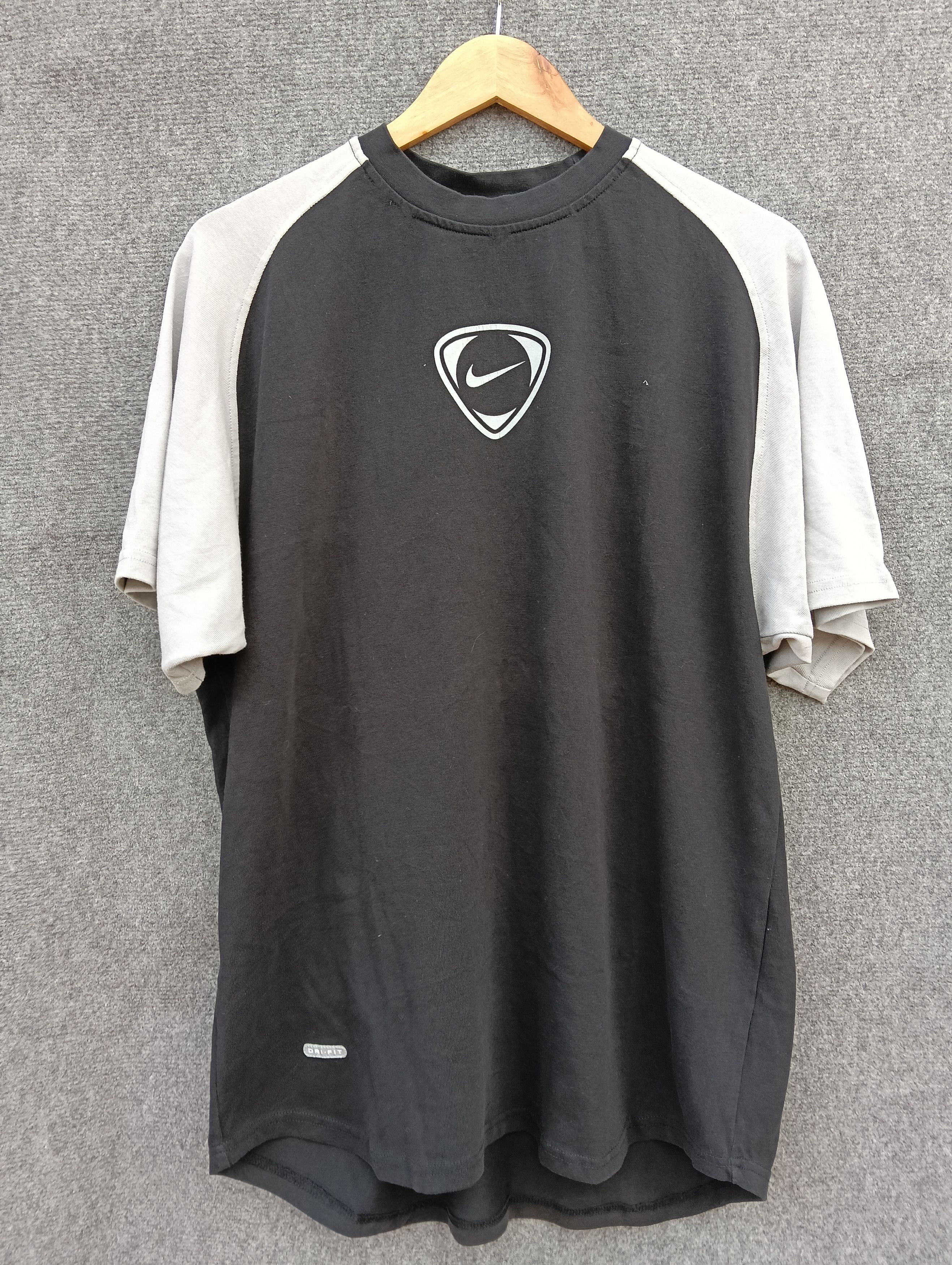 Nike 90s Nike Swoosh Vintage Y2K Retro Tee T-Shirt Size US XL / EU 56 / 4 - 5 Thumbnail
