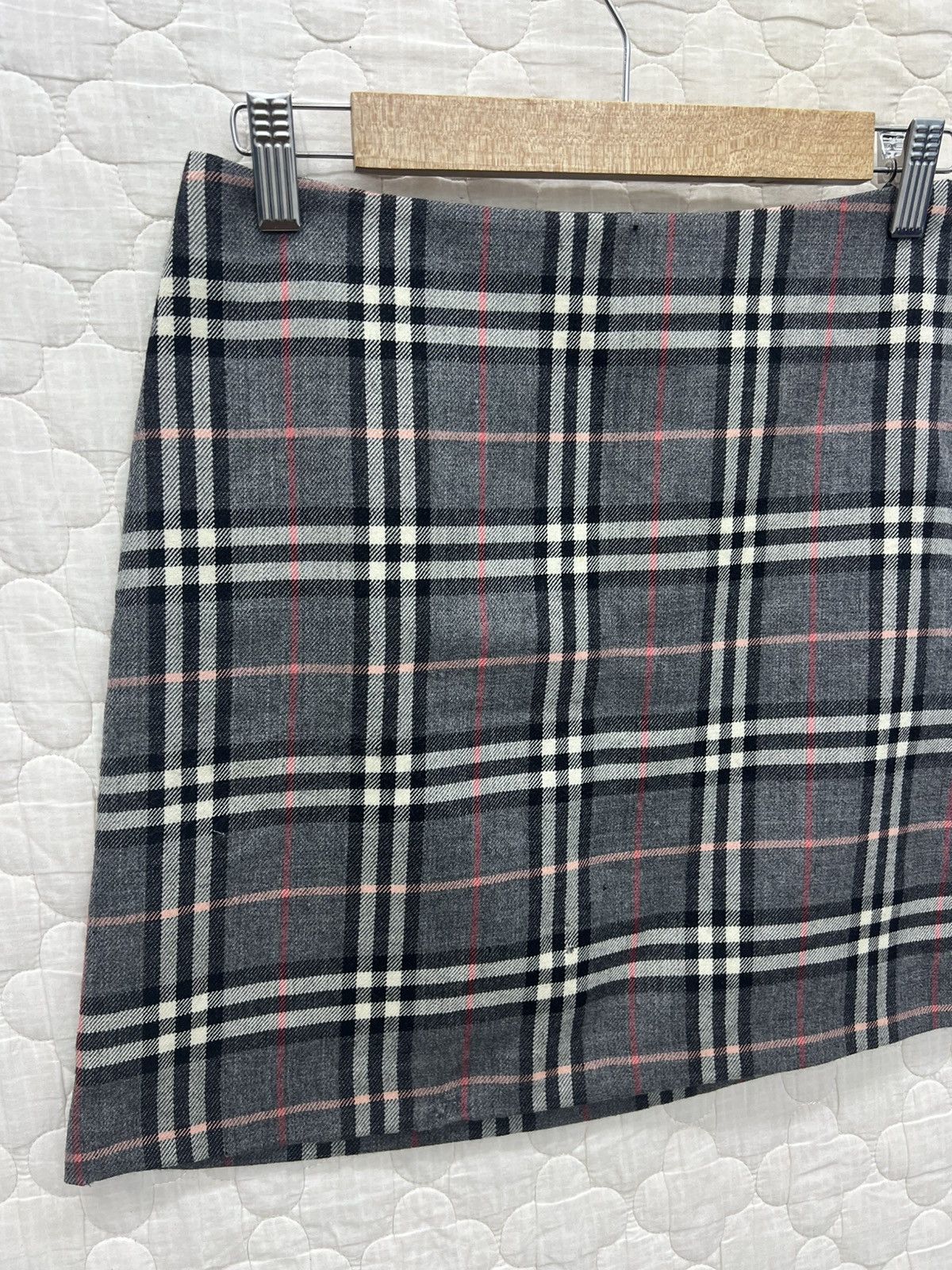 Burberry BURBERRY NOVA CHECK MINI SKIRT WOOL Size 26" / US 2 / IT 38 - 5 Thumbnail