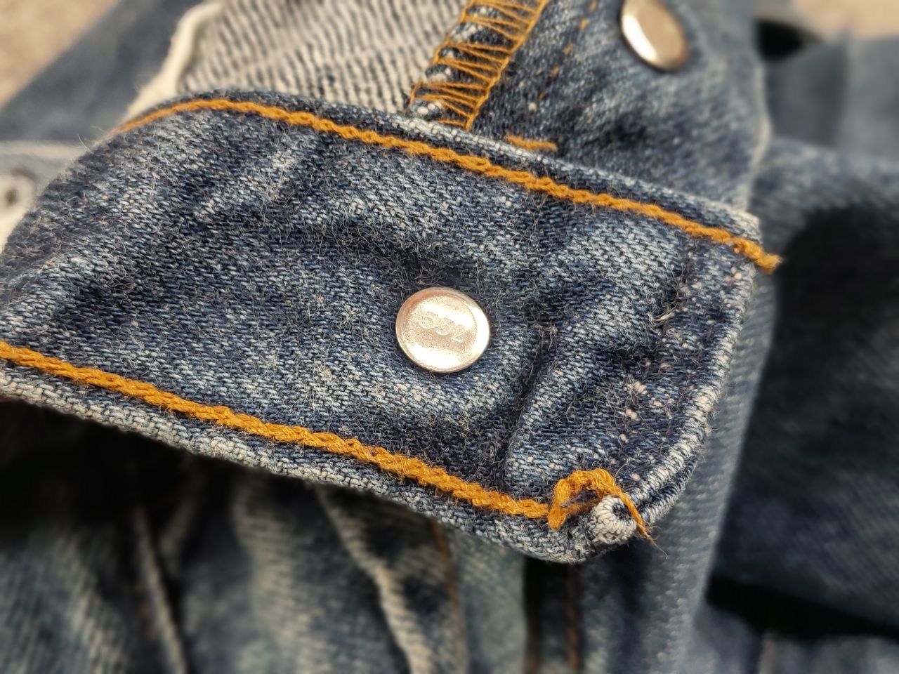 Levi's Vintage 90's levis 501 Distressed Faded Denim Jeans usa Size US 31 - 16 Thumbnail