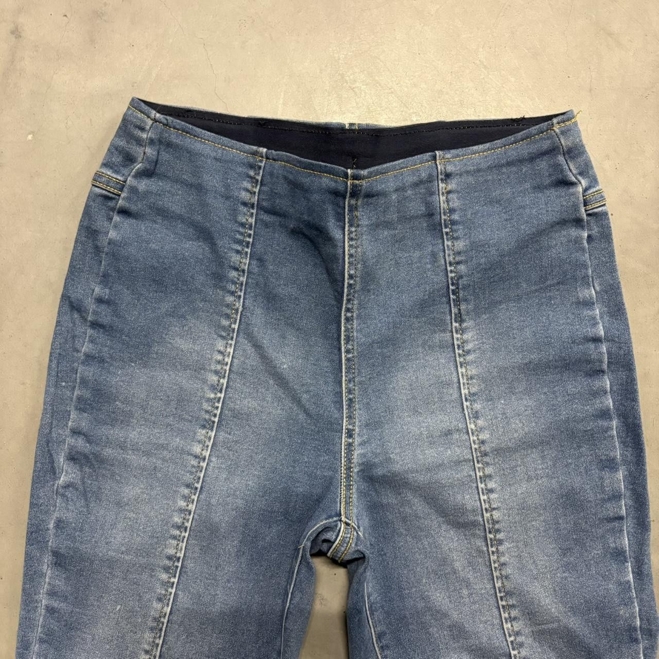 Vintage Crazy Vintage Y2K/2000s Flared High Waisted Medium Wash Denim Jeans! Size US 28 / EU 44 - 2 Thumbnail