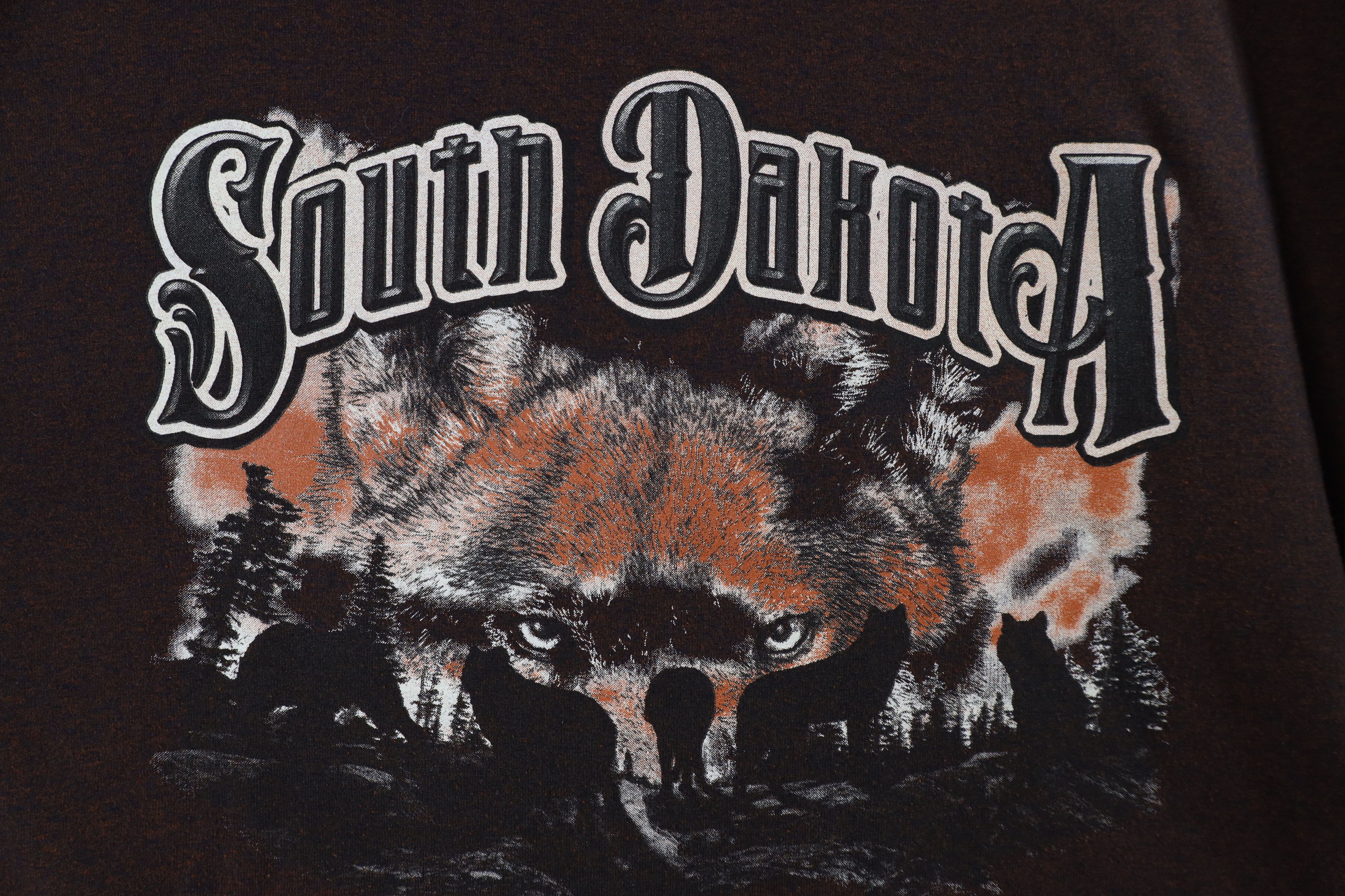 Vintage Vintage 90s Streetwear South Dakota Wolf Nature T-Shirt Size US XL / EU 56 / 4 - 4 Thumbnail