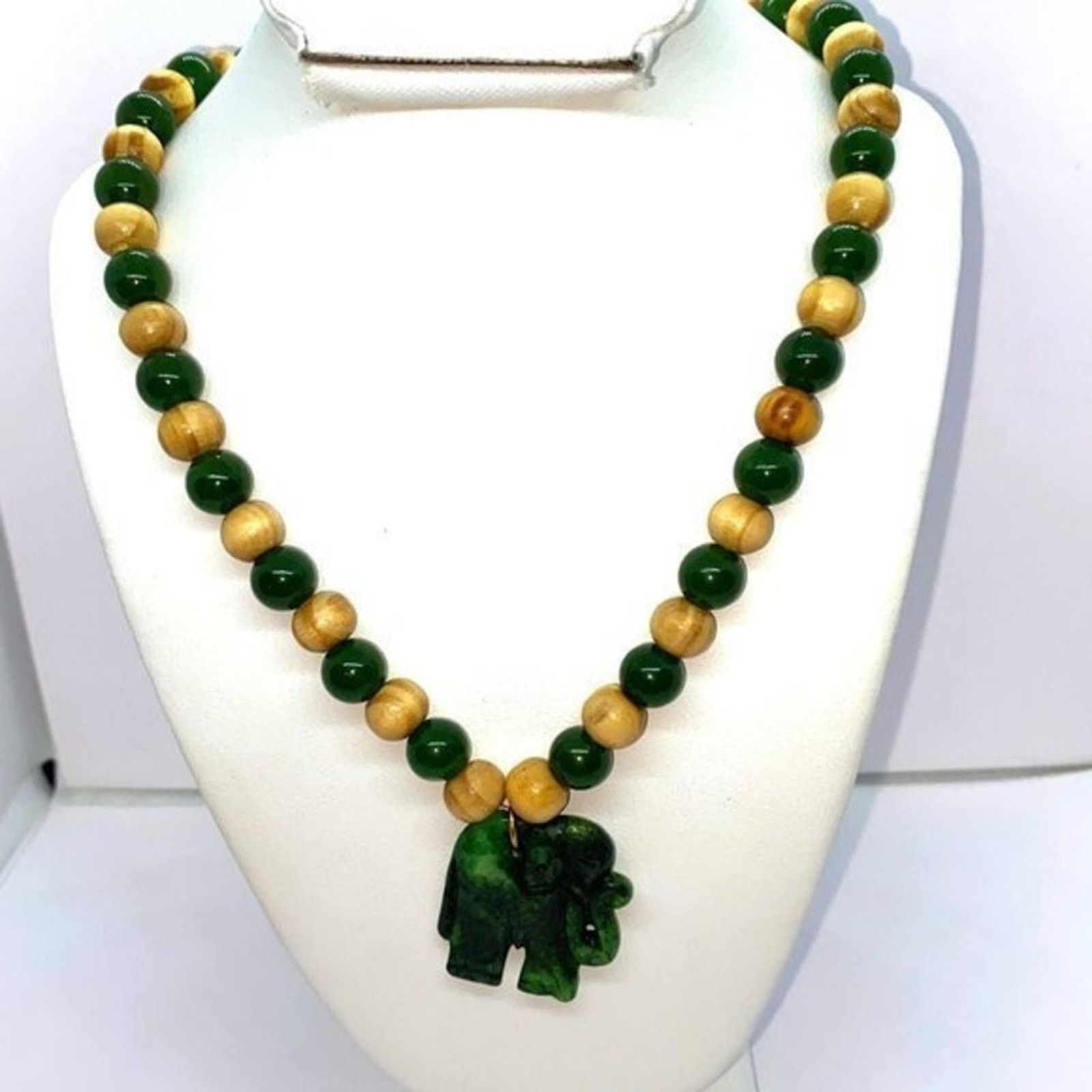 Handmade Handmade Beaded Wood & Green Elephant Necklace Size ONE SIZE - 1 Thumbnail