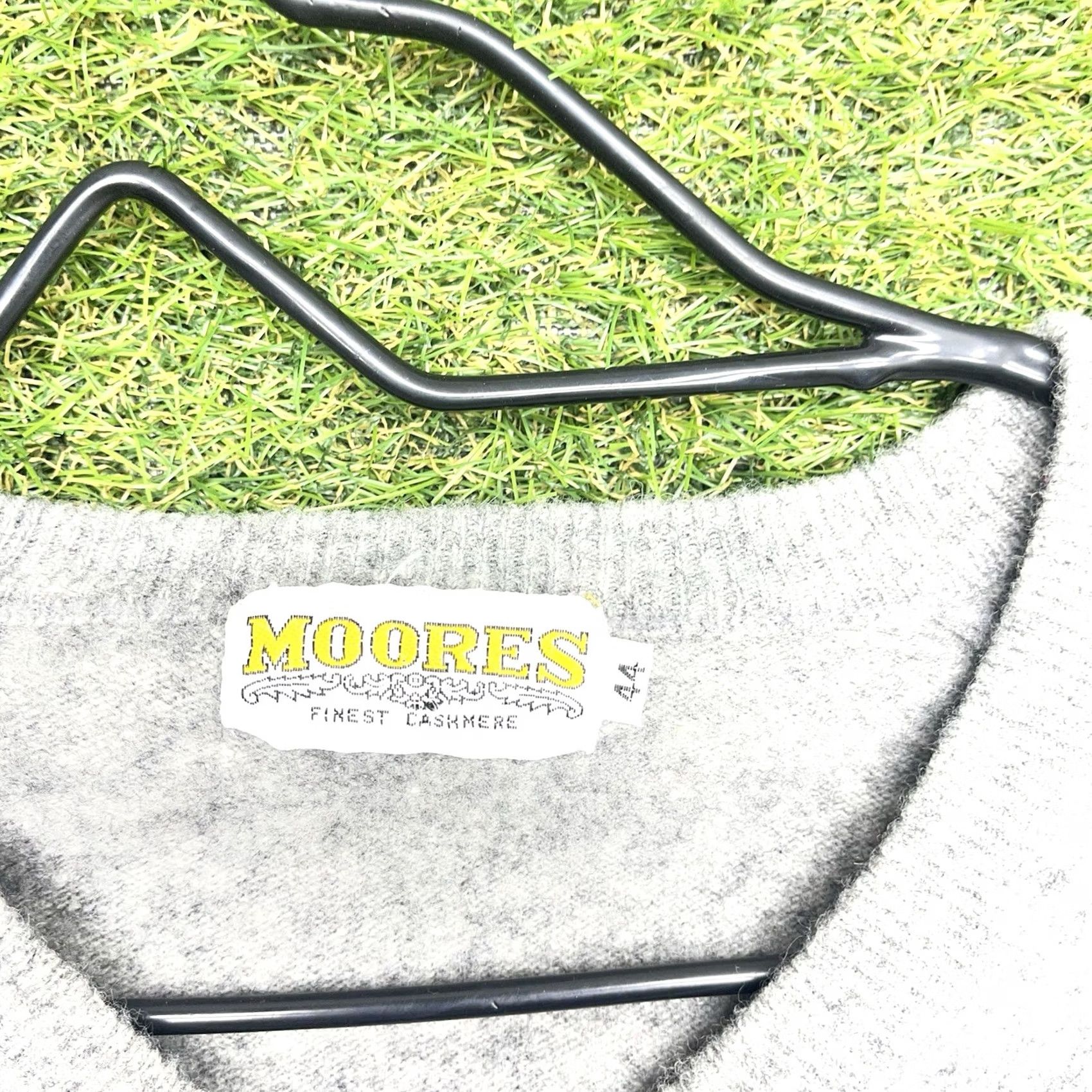 MooRER VINTAGE Moores Finest Cashmere Sweater Mens 44 Medium Grey V Neck 90s Size US M / EU 48-50 / 2 - 4 Thumbnail