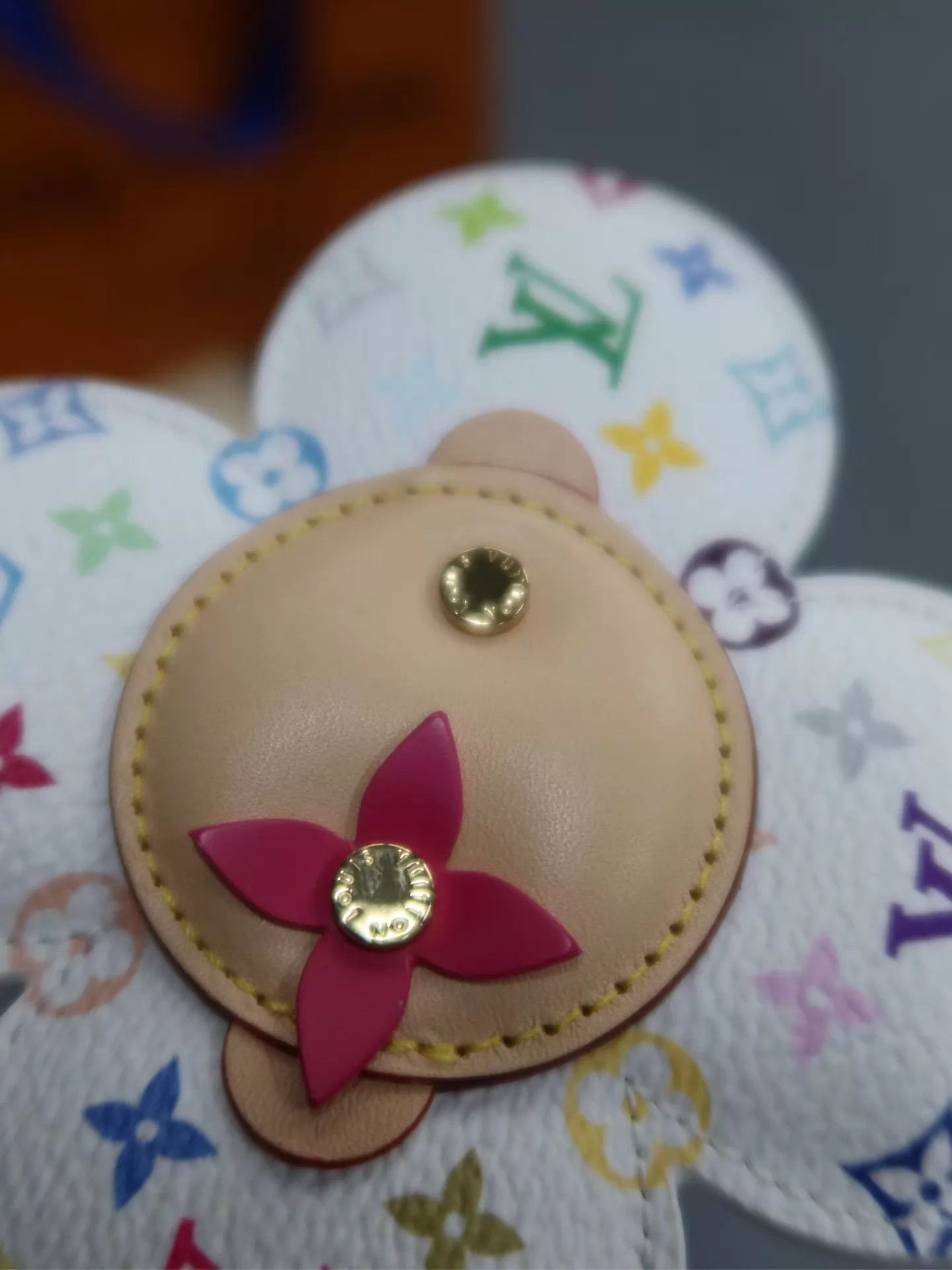 Louis Vuitton LV x Takashi Murakami Vivienne Sunflower White Tricolor Size ONE SIZE - 6 Thumbnail