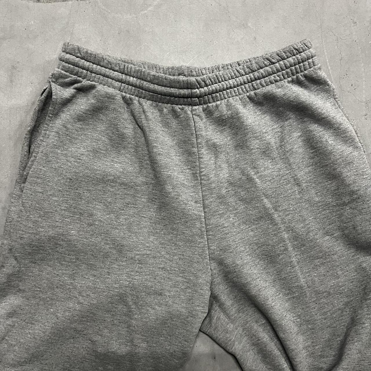 Vintage Crazy Vintage Y2K/2000s Baggy Fit grey Blank Sweatpants witth adjustable waistband and pockets! Size US 34 / EU 50 - 4 Thumbnail