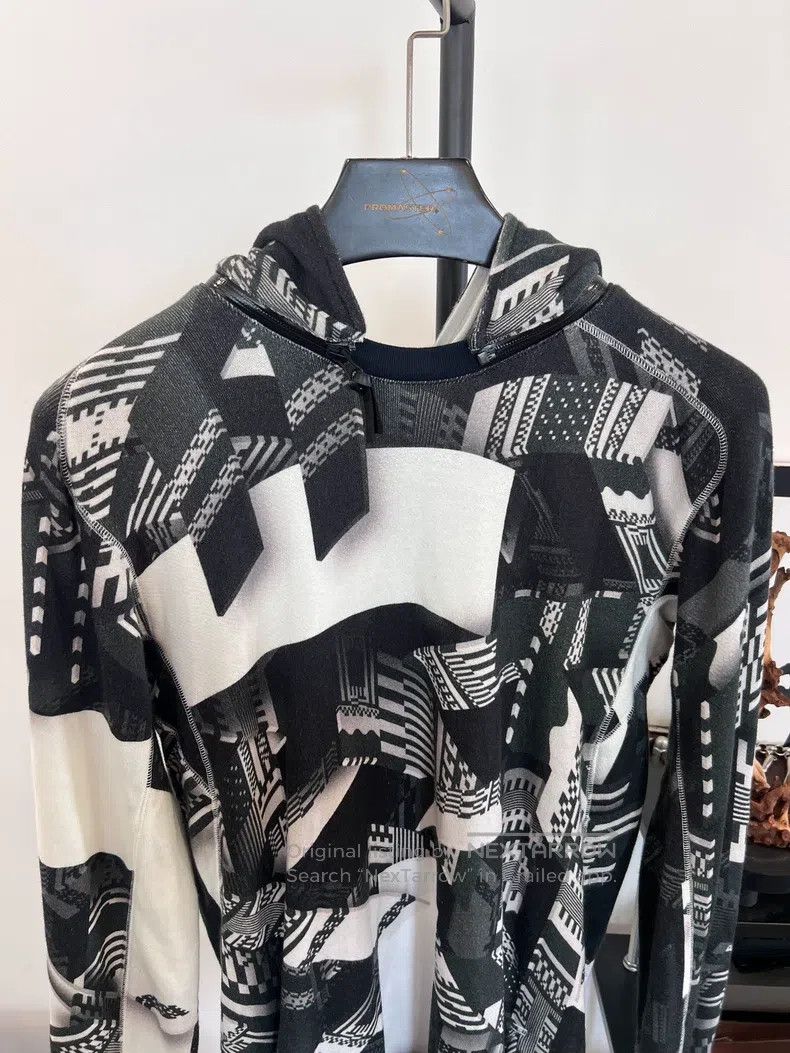 Boris Bidjan Saberi Boris Bidjan Saberi Cotton slogan geometric irregular prin Size US S / EU 44-46 / 1 - 4 Thumbnail