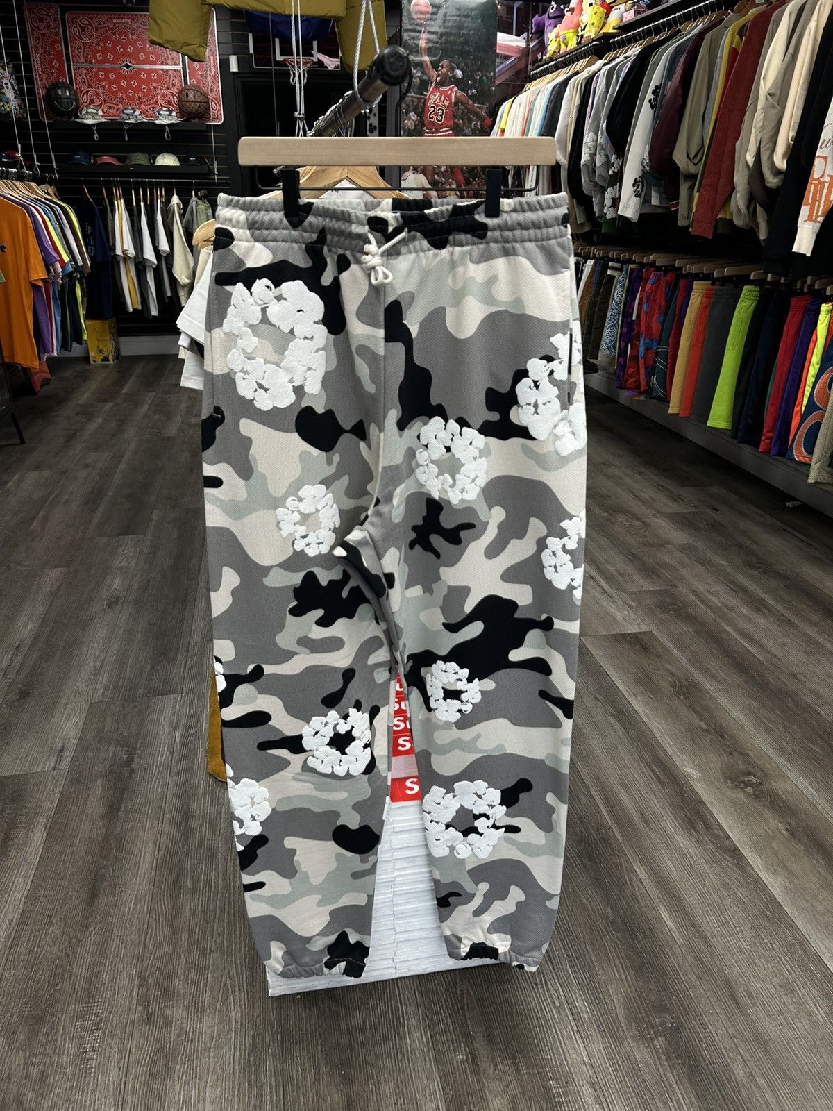 DENIM TEARS White Camo Cotton Wreath Sweatpant Size US 32 / EU 48 - 1 Thumbnail
