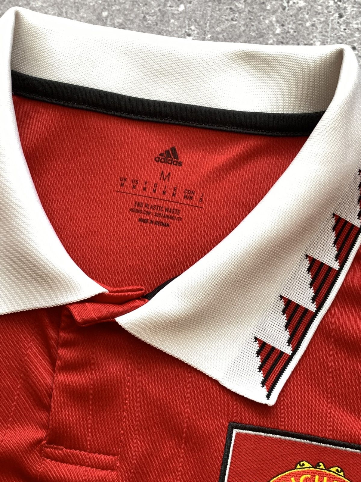 Adidas 🔥ADIDAS MANCHESTER UNITED 2022/2023 HOME SOCCER JERSEY Size US M / EU 48-50 / 2 - 8 Thumbnail