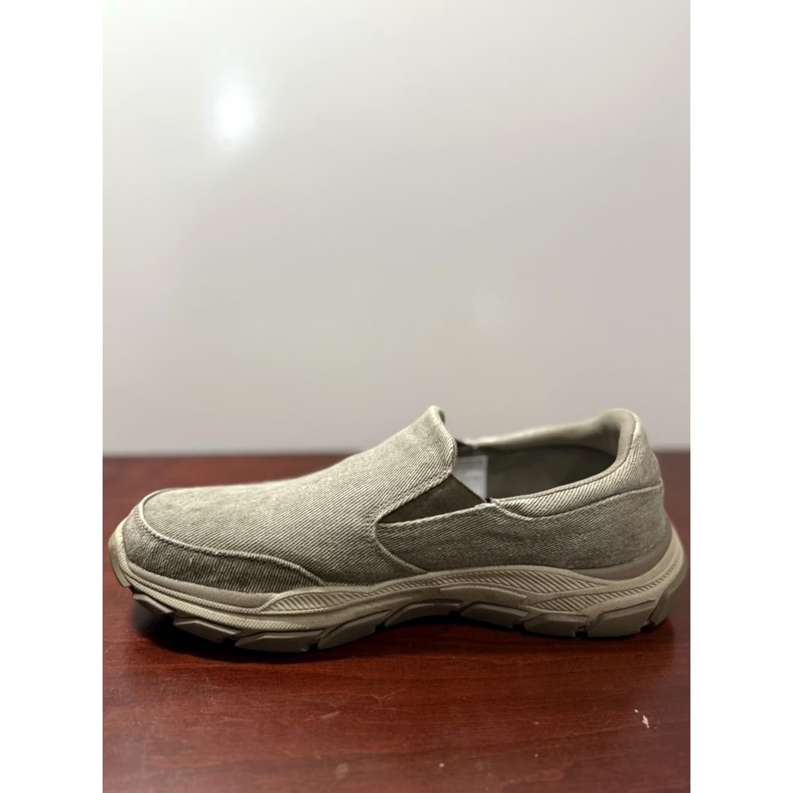 にけ Skechers Men's Slip-On 10.5 Relaxed Fit Goodyear Steady Grip