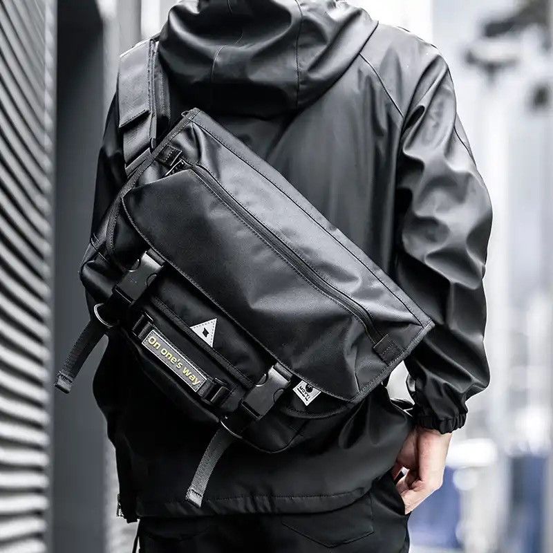 Japanese Brand × Vintage Waterproof Big Crossbody Shoulder Bag Size ONE SIZE - 1 Thumbnail