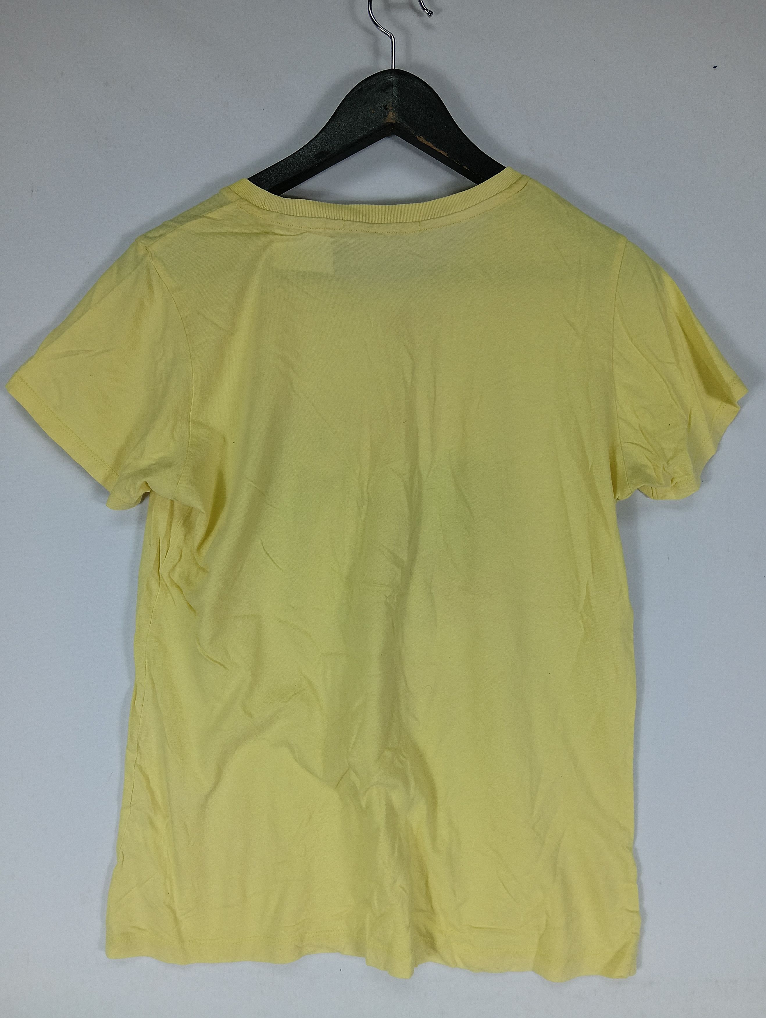 Disney vintage mickey mouse big logo disney uniqlo tee Size US S / EU 44-46 / 1 - 6 Thumbnail
