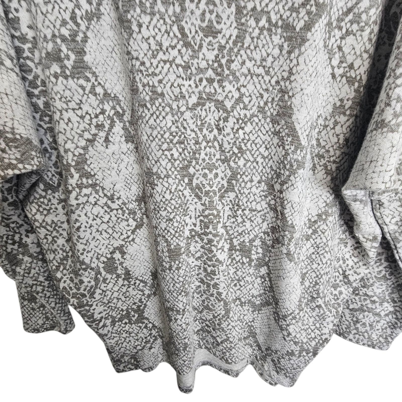 White House Black Market White House Black Market Sweater Snake Print Dolman Sleeve Size XS / US 0-2 / IT 36-38 - 3 Thumbnail