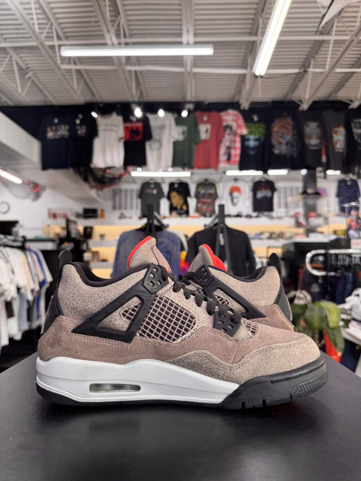 Jordan Brand Air Jordan 4 Taupe Haze Size 6.5Y (2021) Size US 6.5 / EU 39-40 - 3 Thumbnail