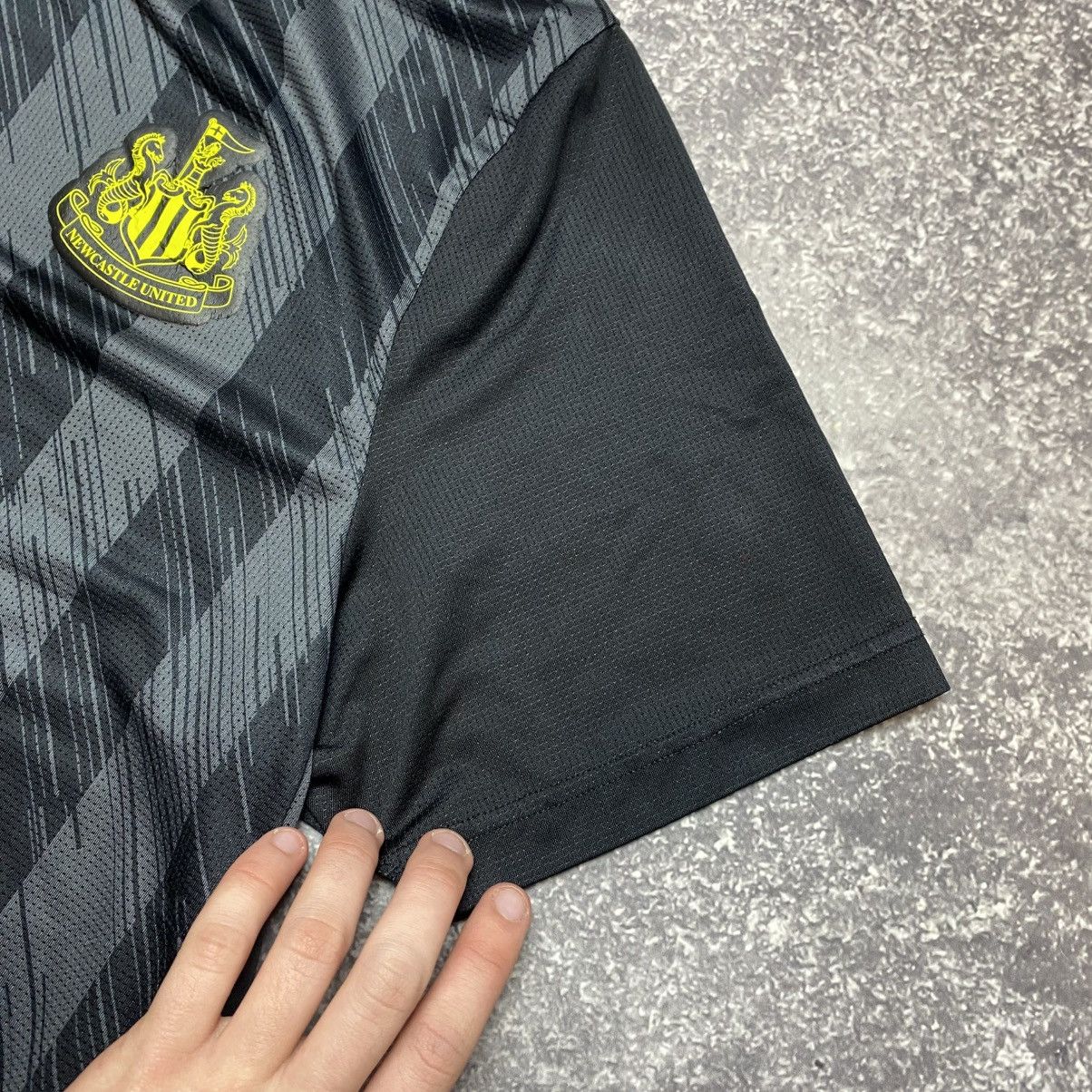 Vintage Vintage Castore Newcastle United Small logo soccer jersey Size US XL / EU 56 / 4 - 6 Thumbnail