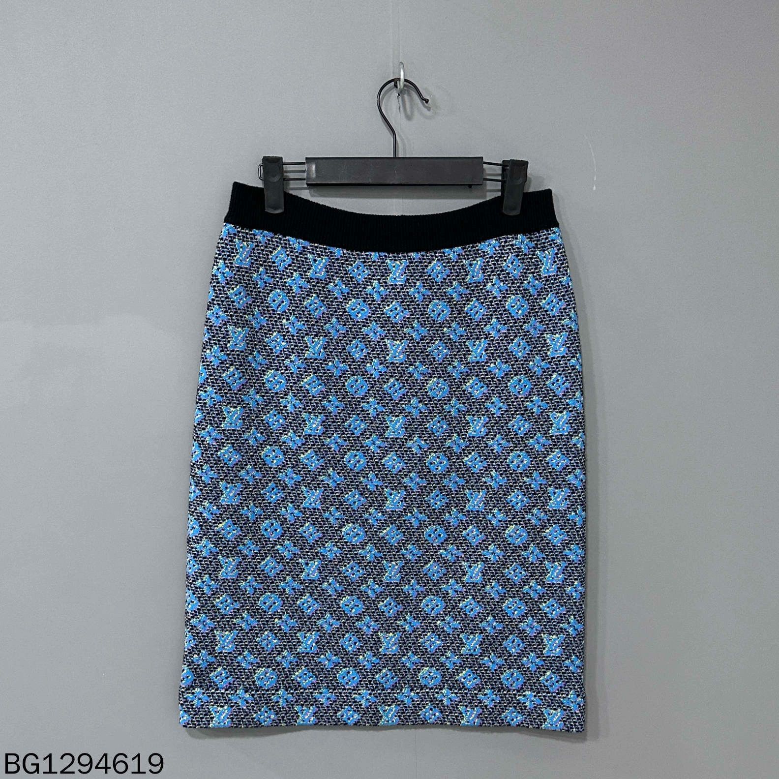 Louis Vuitton Louis Vuitton Skirt 28 Women Size 28" / US 6 / IT 42 - 1 Thumbnail