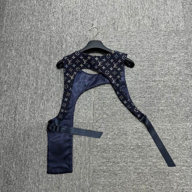 Louis Vuitton Louis Vuitton size l Manyin Tactical Vest 2501-Nextarrow Size 38R - 4 Thumbnail