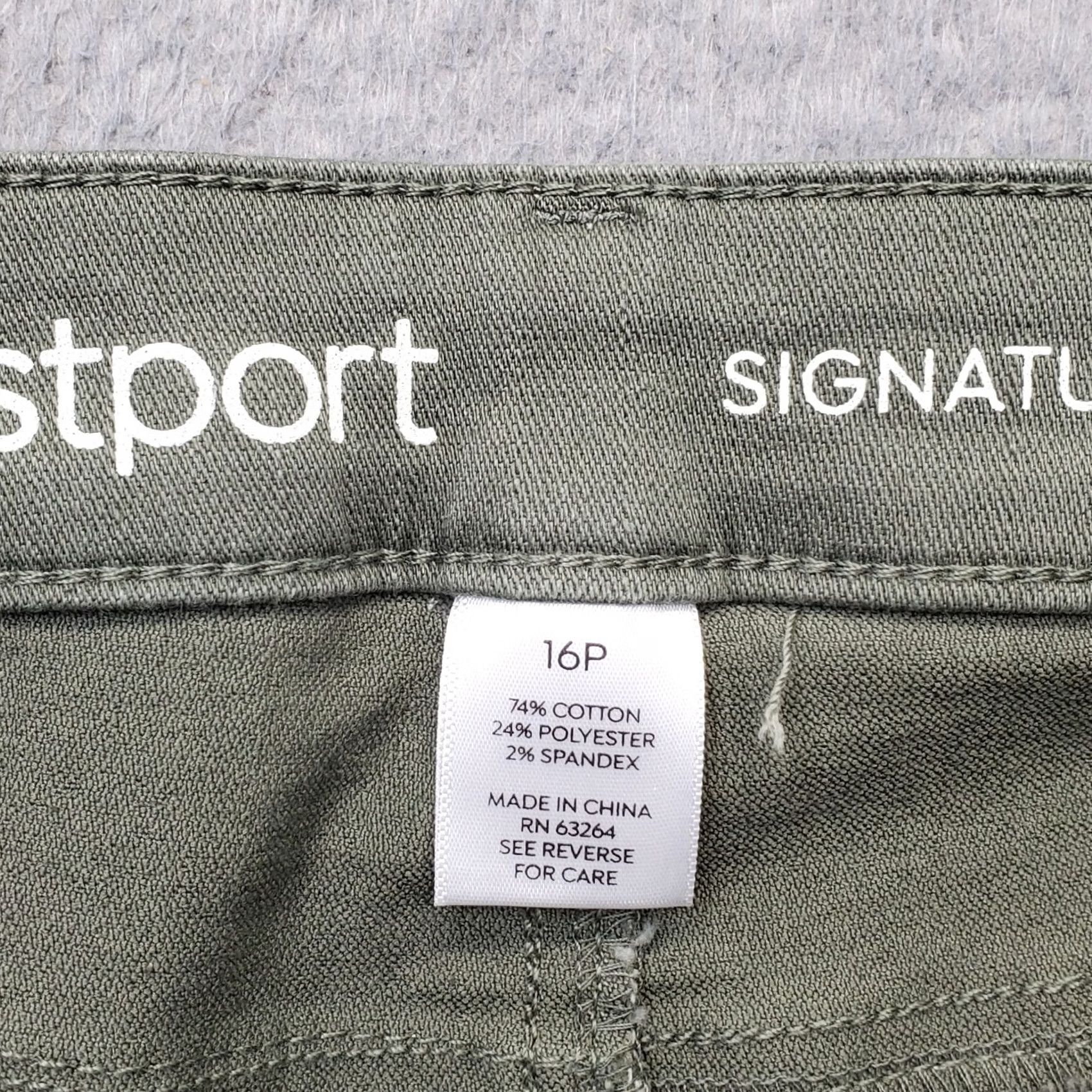 Vintage Westport Skinny Jeans Womens Petite 16P Green Denim Signature Fit Ankle Button Jeans Size 38" / US 16 / IT 52 - 7 Thumbnail