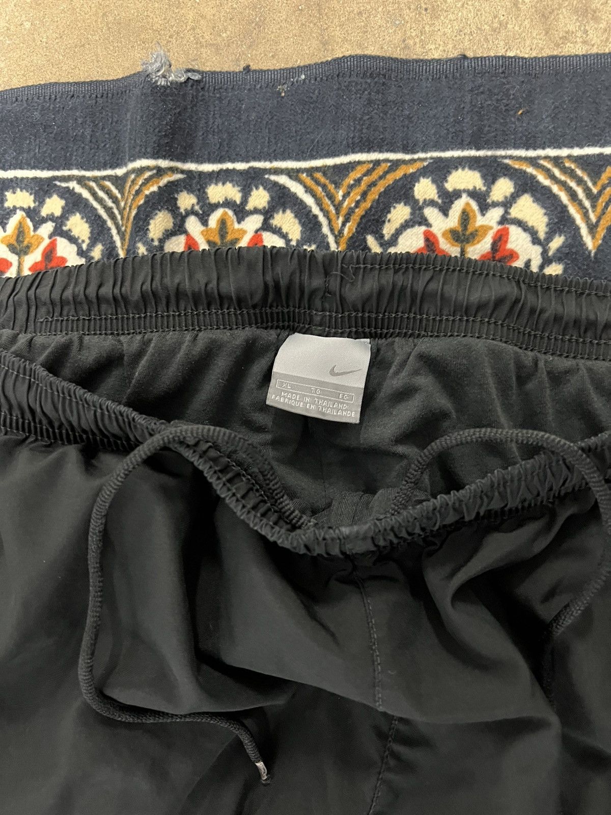 Nike Vintage Black Red Nike Track Pants size XL baggy fit Striped Size US 36 / EU 52 - 7 Thumbnail