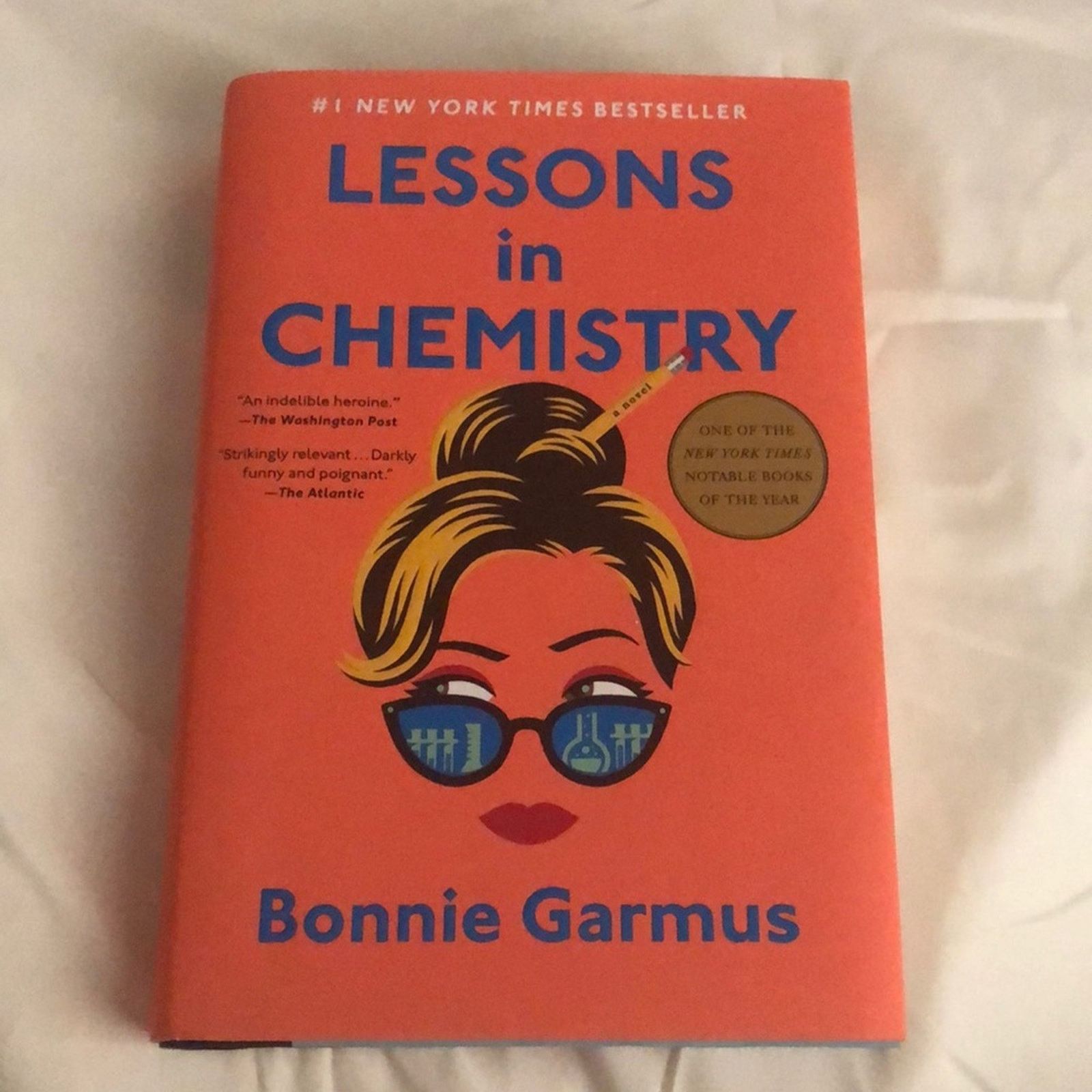 & Other Stories Lessons in Chemistry by Bonnie Garmus Size ONE SIZE - 1 Thumbnail