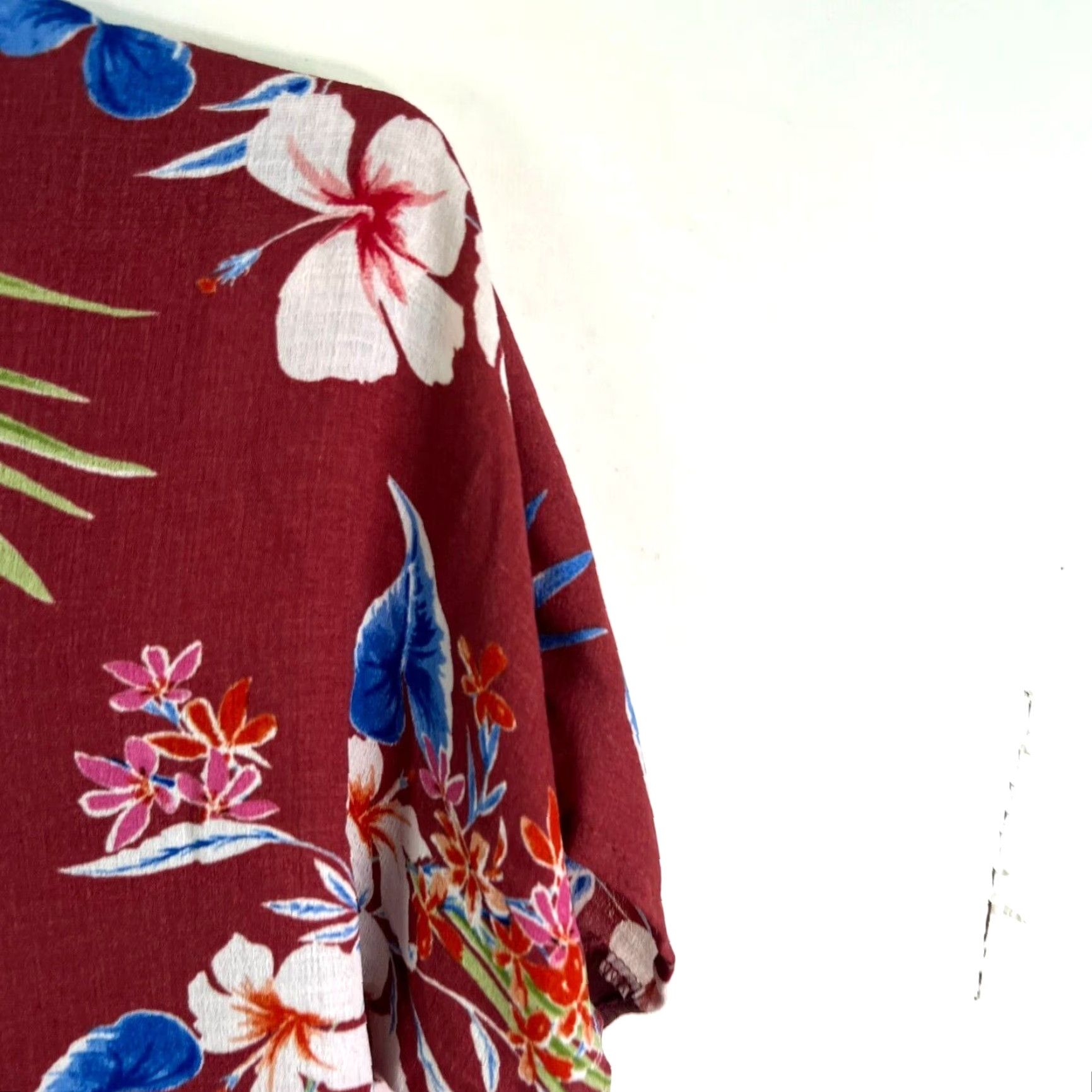 Vintage VINTAGE Perception Concept Button-Up Floral Blouse Womens M Red Floral Pattern Short Sleeve V-Neck Roundup? Size M / US 6-8 / IT 42-44 - 3 Thumbnail