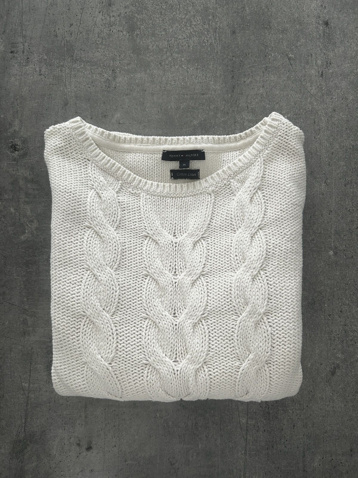 Tommy Hilfiger White sweater Tommy Hilfiger. Size M, like new. Size M / US 6-8 / IT 42-44 - 1 Thumbnail
