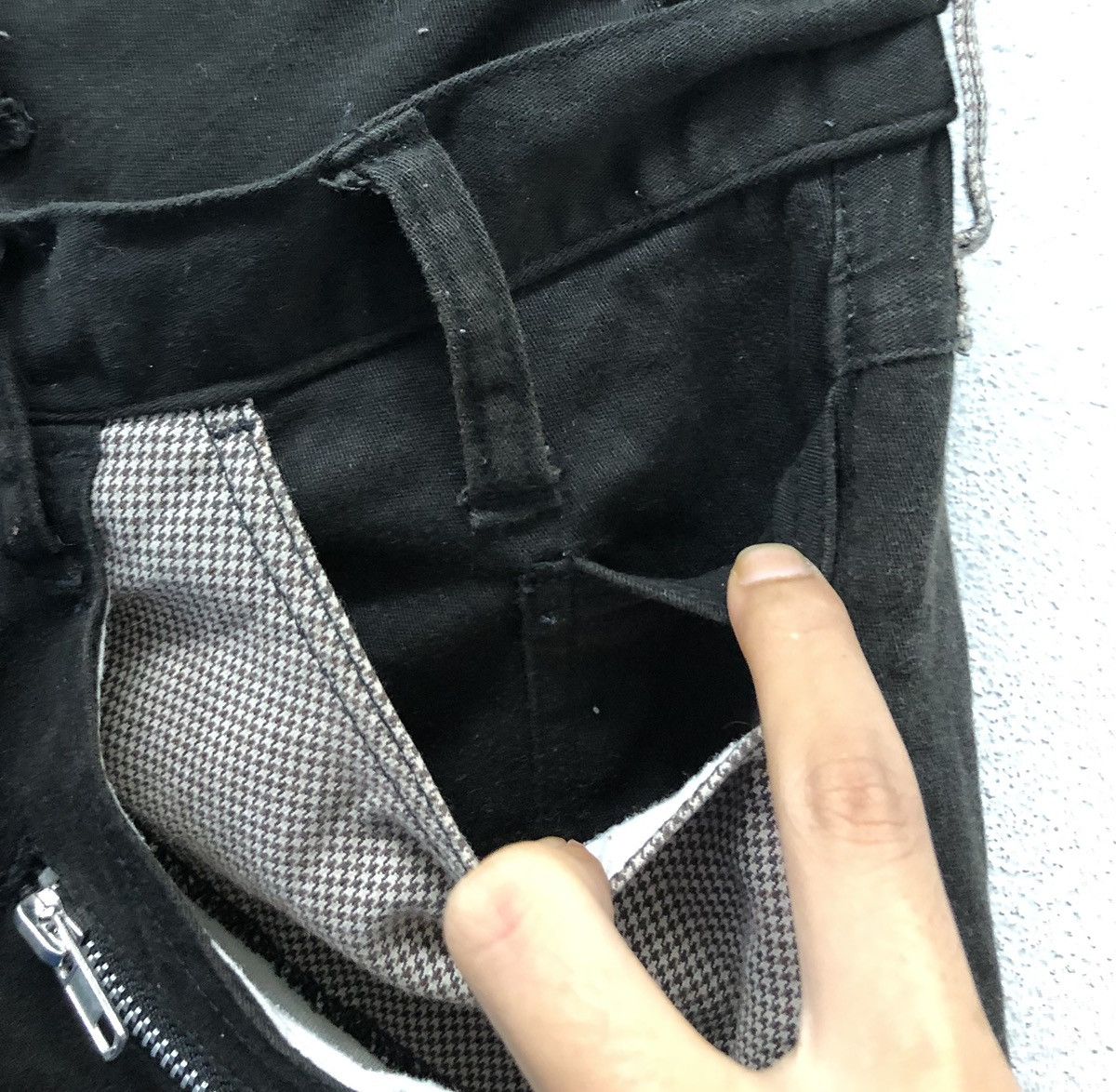 Vintage Bee Bell Black Cropped Pants with Contrast Pockets – Size 3 Size US 33 - 6 Thumbnail
