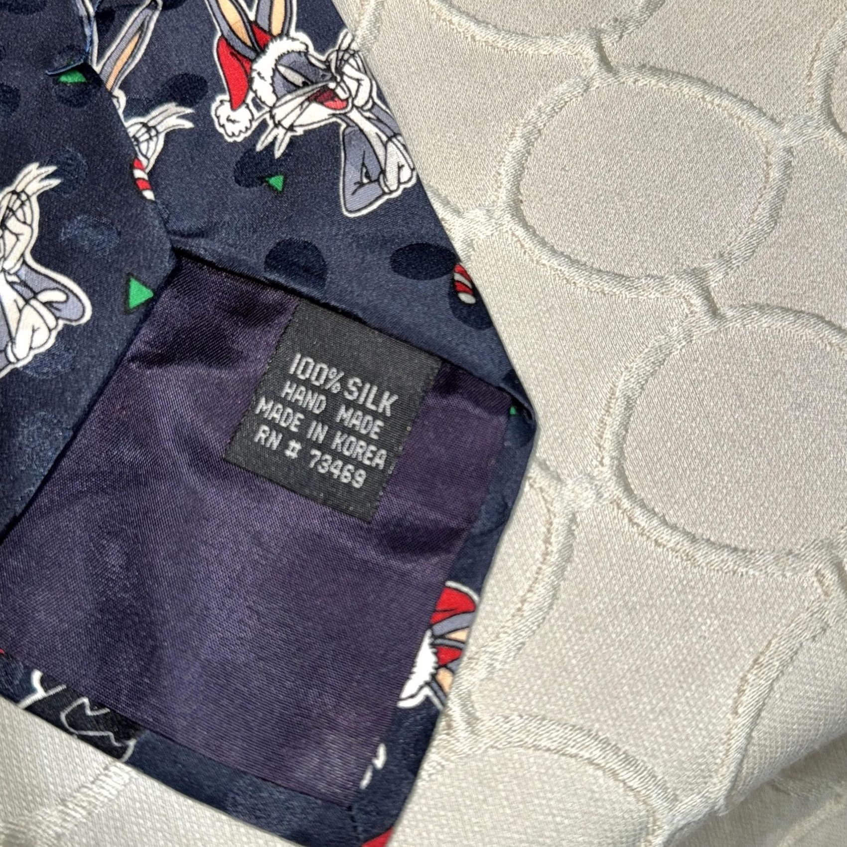 Vintage Vintage Looney Tunes Mania Tie Mens Christmas Holiday Silk Bugs Bunny Daffy Duck Taz 90s Size ONE SIZE - 4 Thumbnail