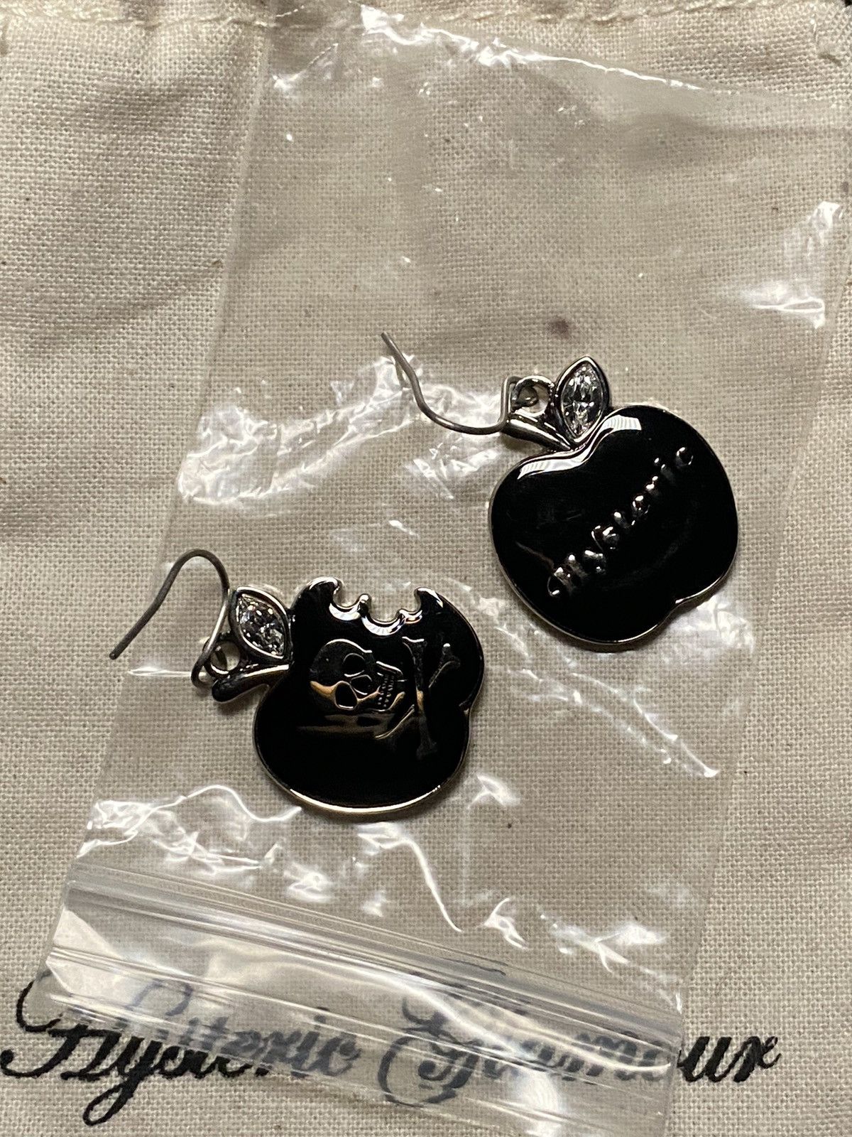 Hysteric Glamour Hysteric Glamour Black Apple Earings Size ONE SIZE - 3 Thumbnail