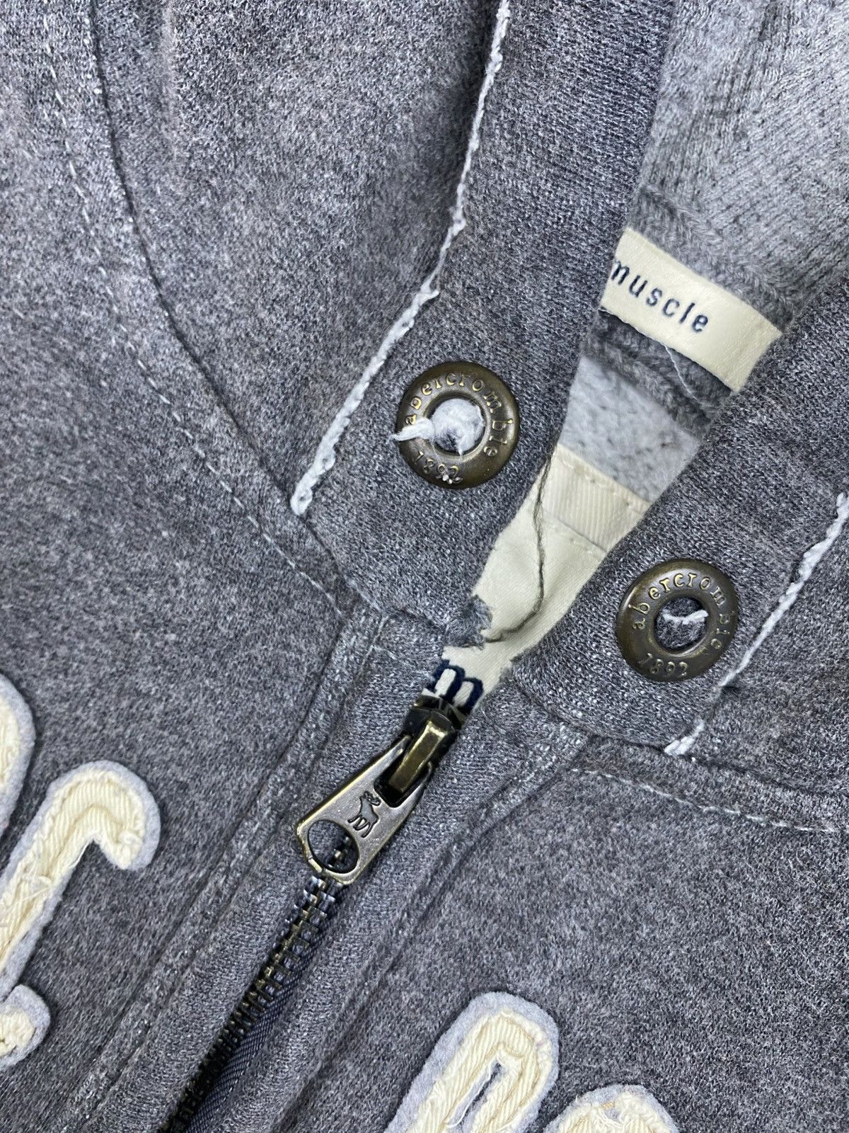 Abercrombie & Fitch Vintage Abercrombie & Fitch Embroidered Zip-Up Hoodies Size US S / EU 44-46 / 1 - 9 Thumbnail