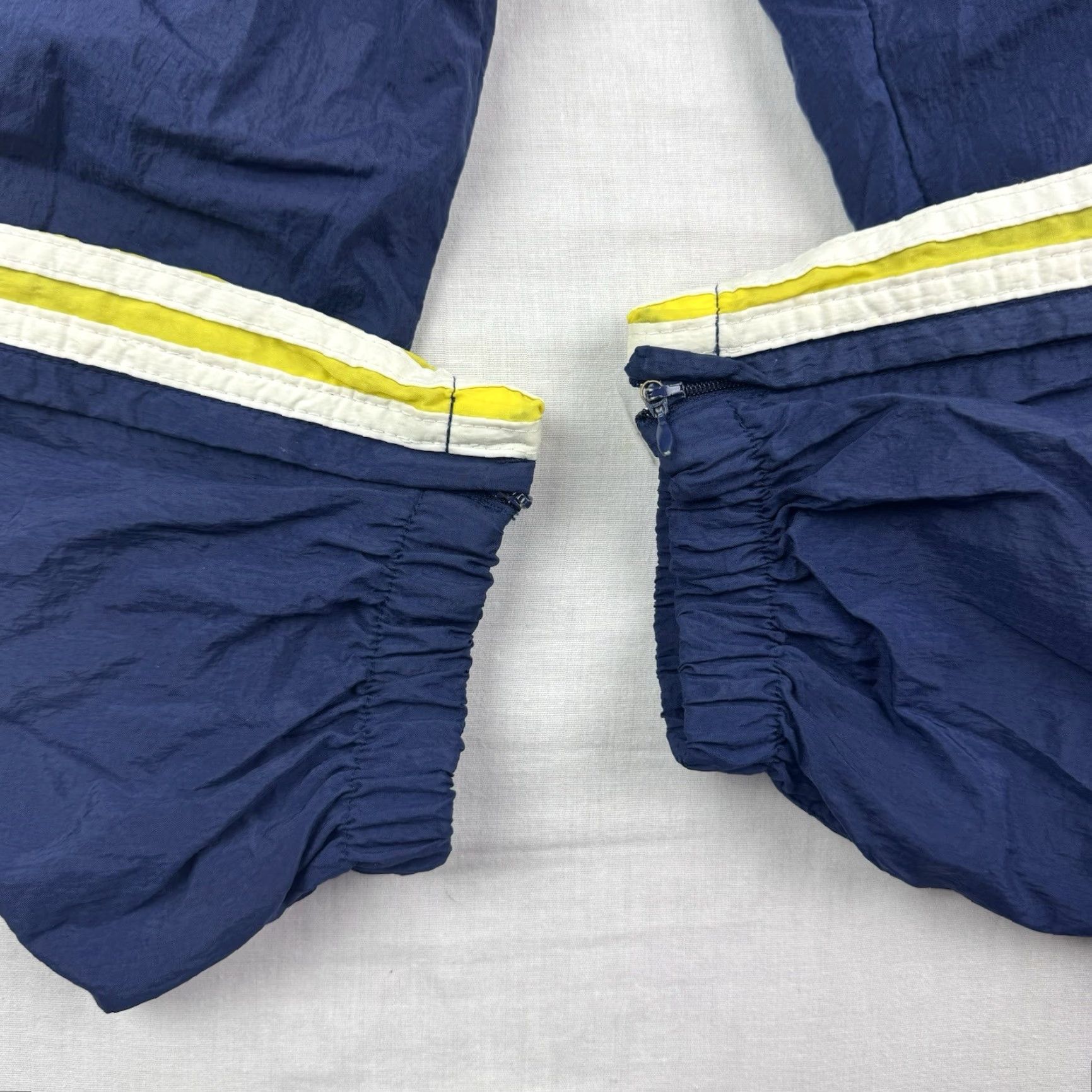 Adidas VINTAGE adidas Track Pants Men L Blue Baggy 90s Sports Athleisure Logo Embroider Size US 33 - 6 Thumbnail