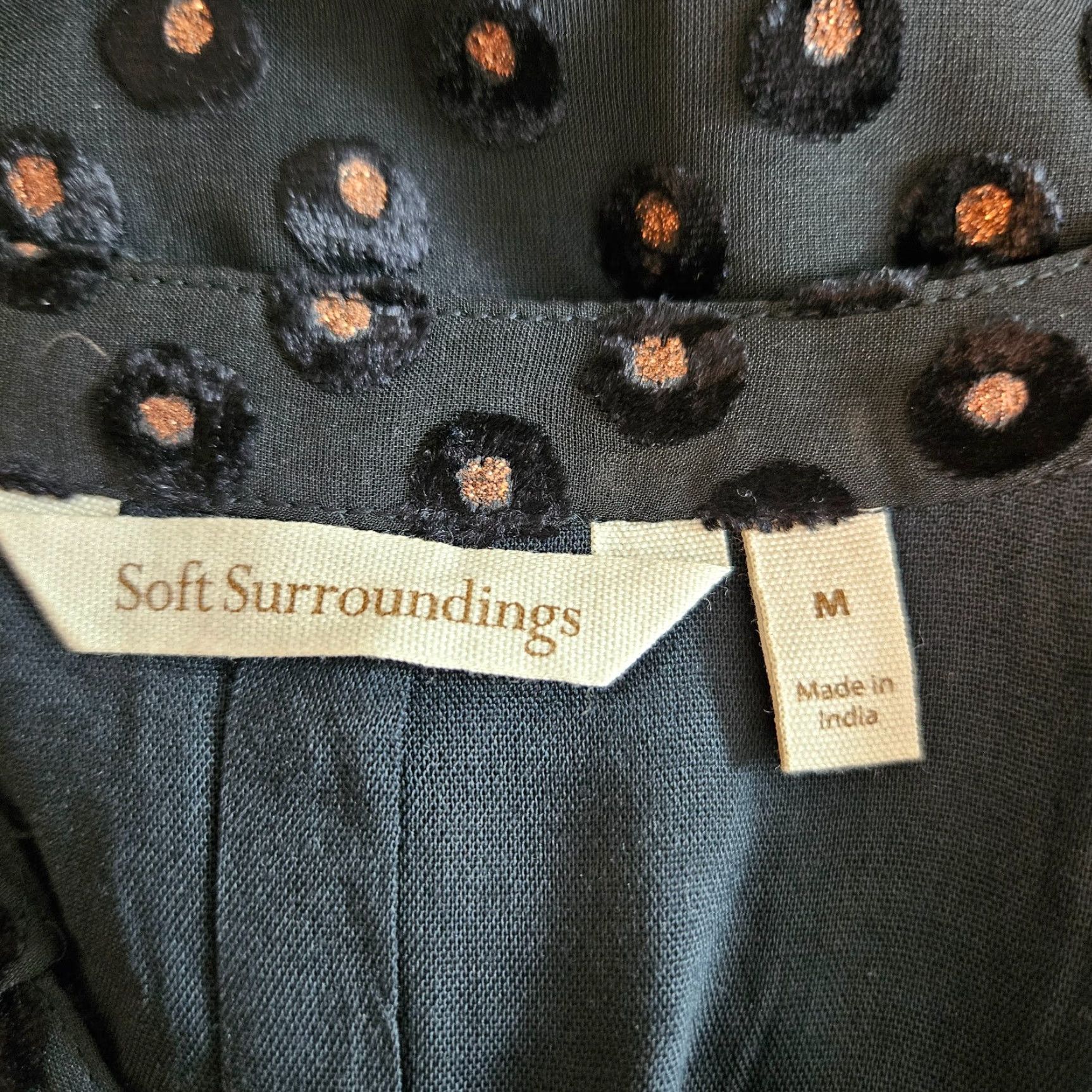 Soft Surroundings Soft Surroundings Blouse Shirt Womens Medium Black Velvet Calm Swiss Dot Long Sleeve 27" 20.5" 22.5" Modern Size M / US 6-8 / IT 42-44 - 5 Thumbnail