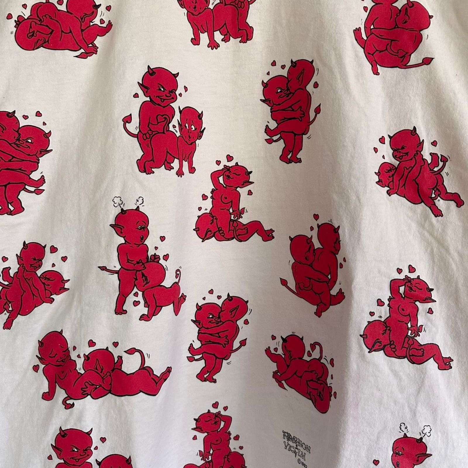 Fashion Victim × Fruit Of The Loom × Vintage Vintage 1992 Fashion Victim Devil Sex Shirt Size US XL / EU 56 / 4 - 3 Thumbnail
