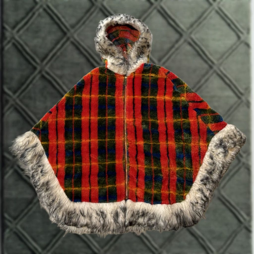 Vintage VINTAGE 60s Women's Poncho Cape Plaid OSFA Mod Carnaby Street Bohemian ILGWU USA Size ONE SIZE - 1 Thumbnail