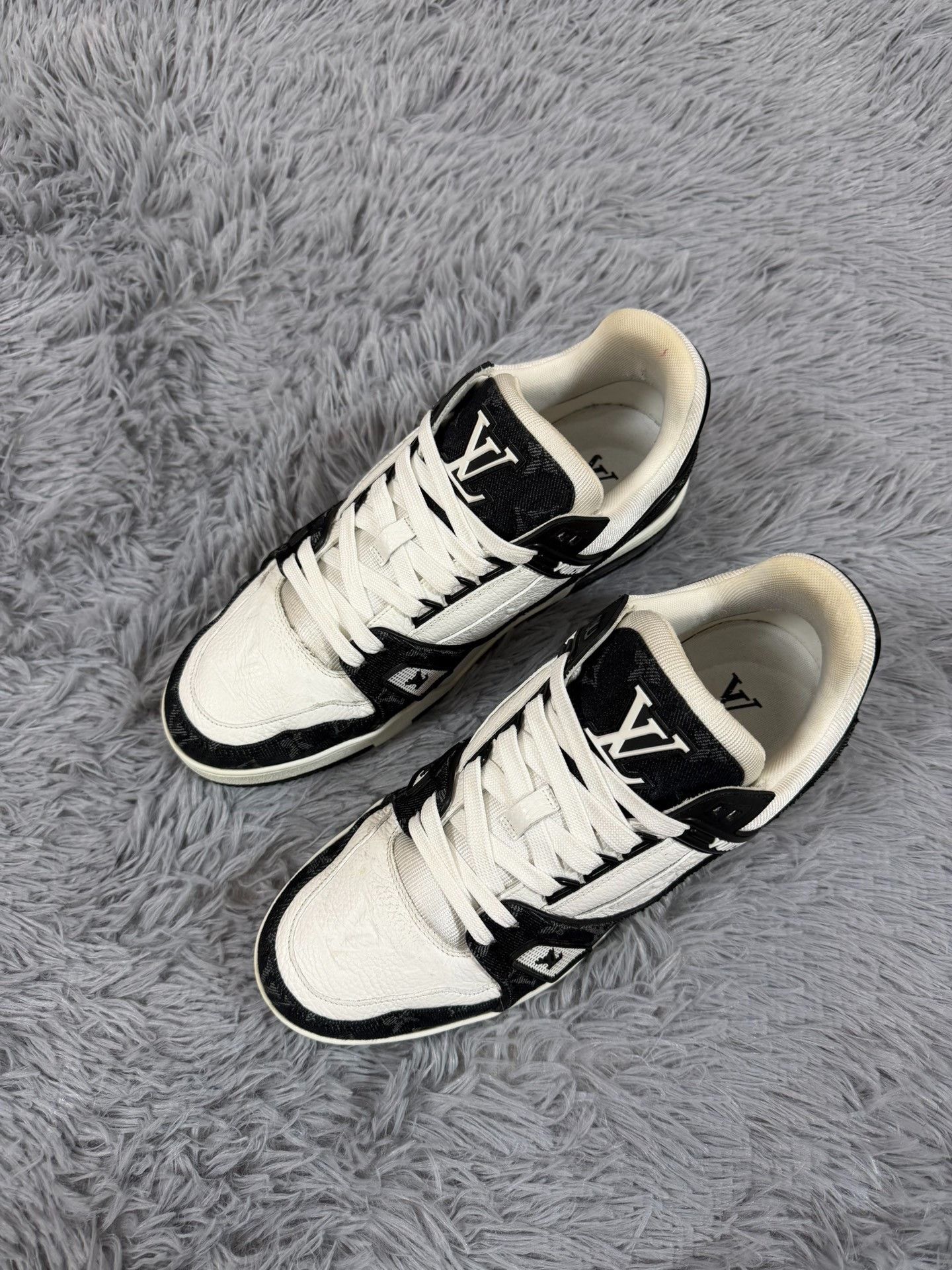 Louis Vuitton Louis Vuitton Training Black Lowtop Sneakers 8 Men Size US 8 / EU 41 - 1 Thumbnail