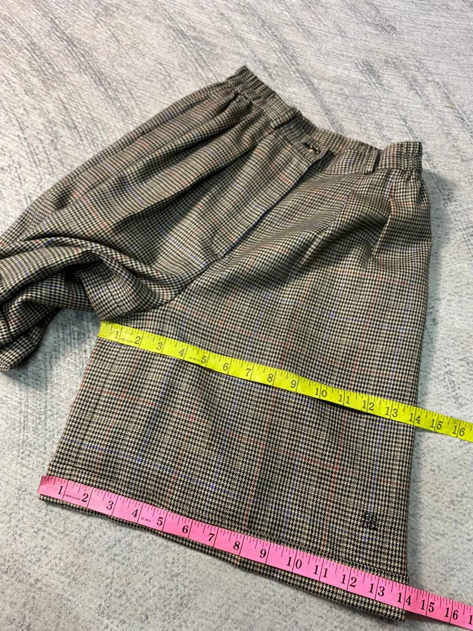 Givenchy × Vintage Vintage Givenchy Play Houndstooth High Waist Wide Leg Short Size 28" / US 6 / IT 42 - 14 Thumbnail