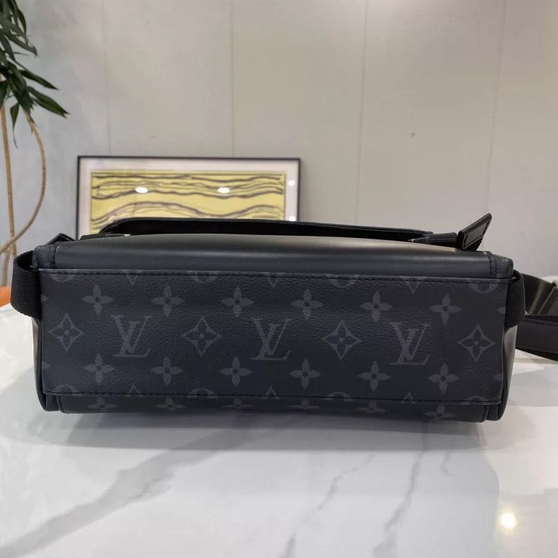 Louis Vuitton Louis Vuitton Small Black Messenger Bag -2505 Size ONE SIZE - 5 Thumbnail
