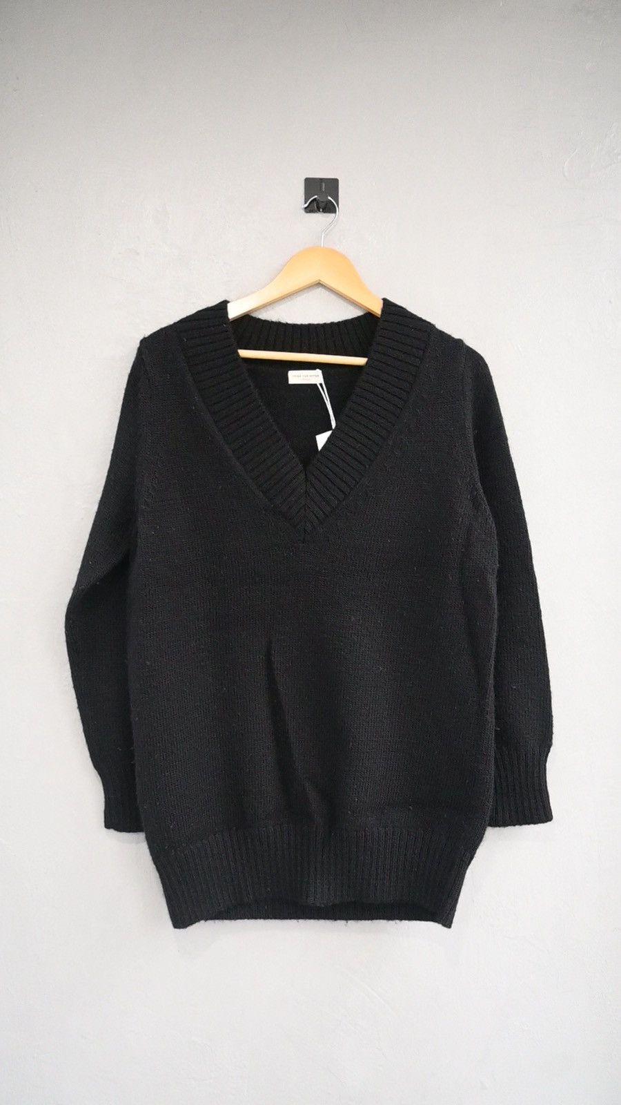 Dries Van Noten Dries Van Noten 2000’s alpaca wool V-neck knitwear Size US S / EU 44-46 / 1 - 3 Thumbnail