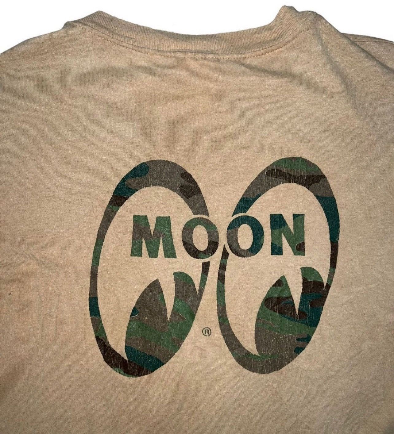 Vintage Vintage 90s Moon Eyes Camo Tshirt Disstressed Tee Size US L / EU 52-54 / 3 - 4 Thumbnail