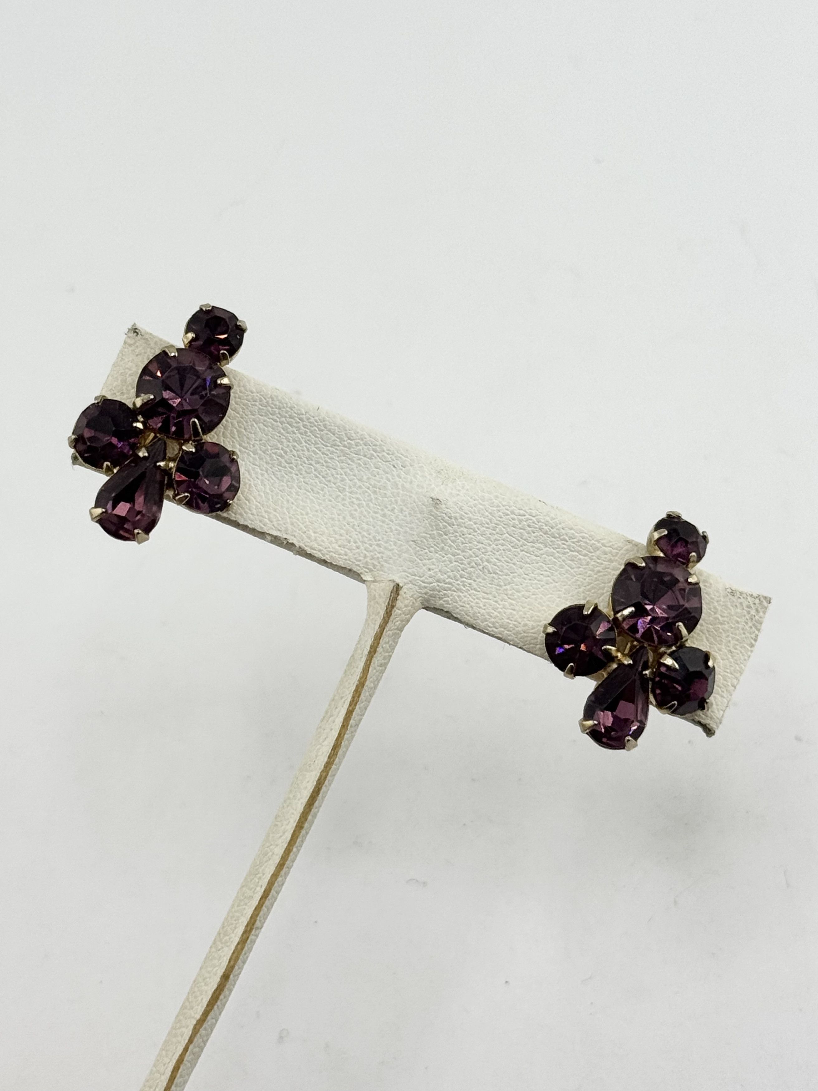Vintage Vintage Coro purple rhinestone screwback earrings Size ONE SIZE - 1 Thumbnail