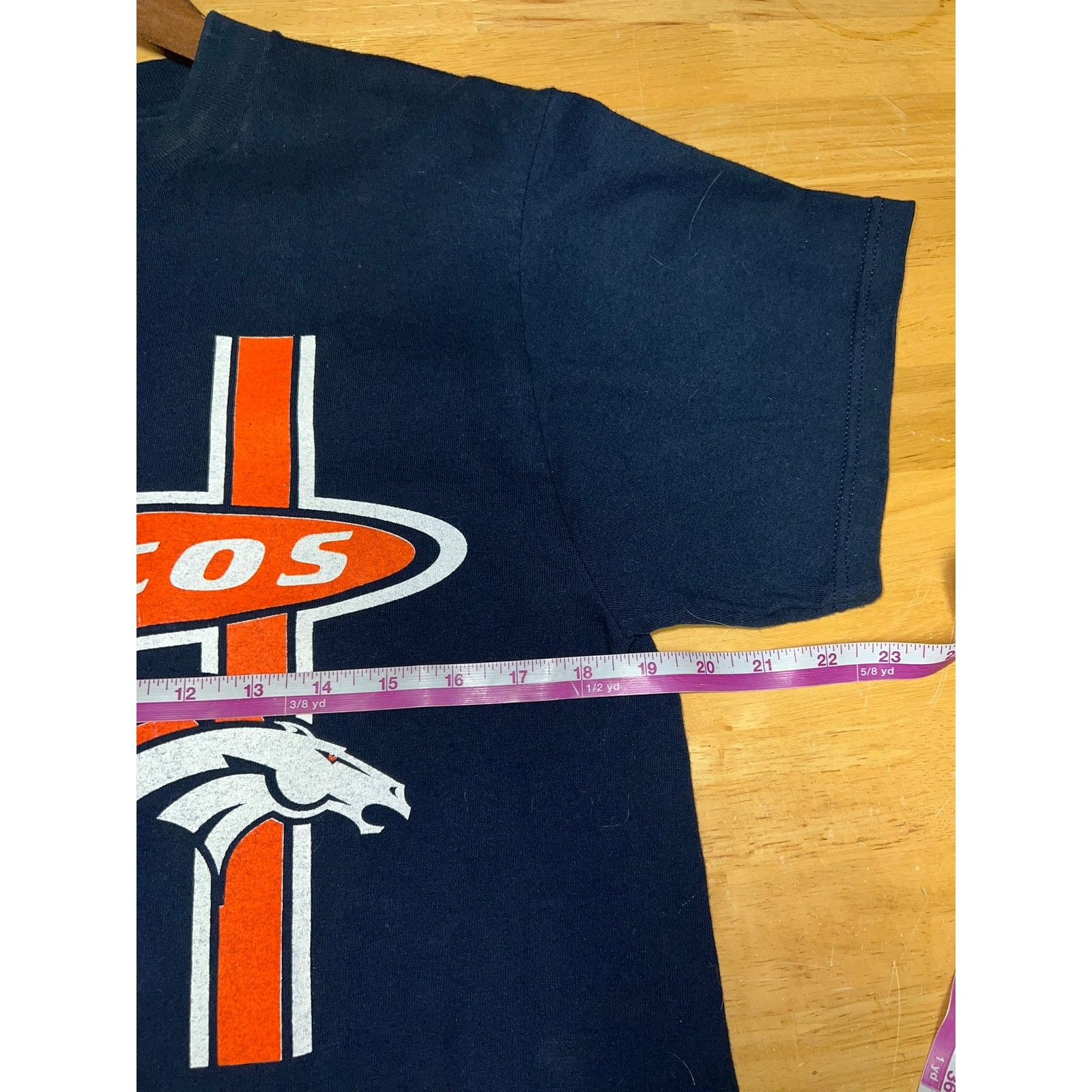 Vintage Vintage Womens Denver Broncos Shirt Logo 7 Cut Neck NFL VTG Size M / US 6-8 / IT 42-44 - 8 Thumbnail