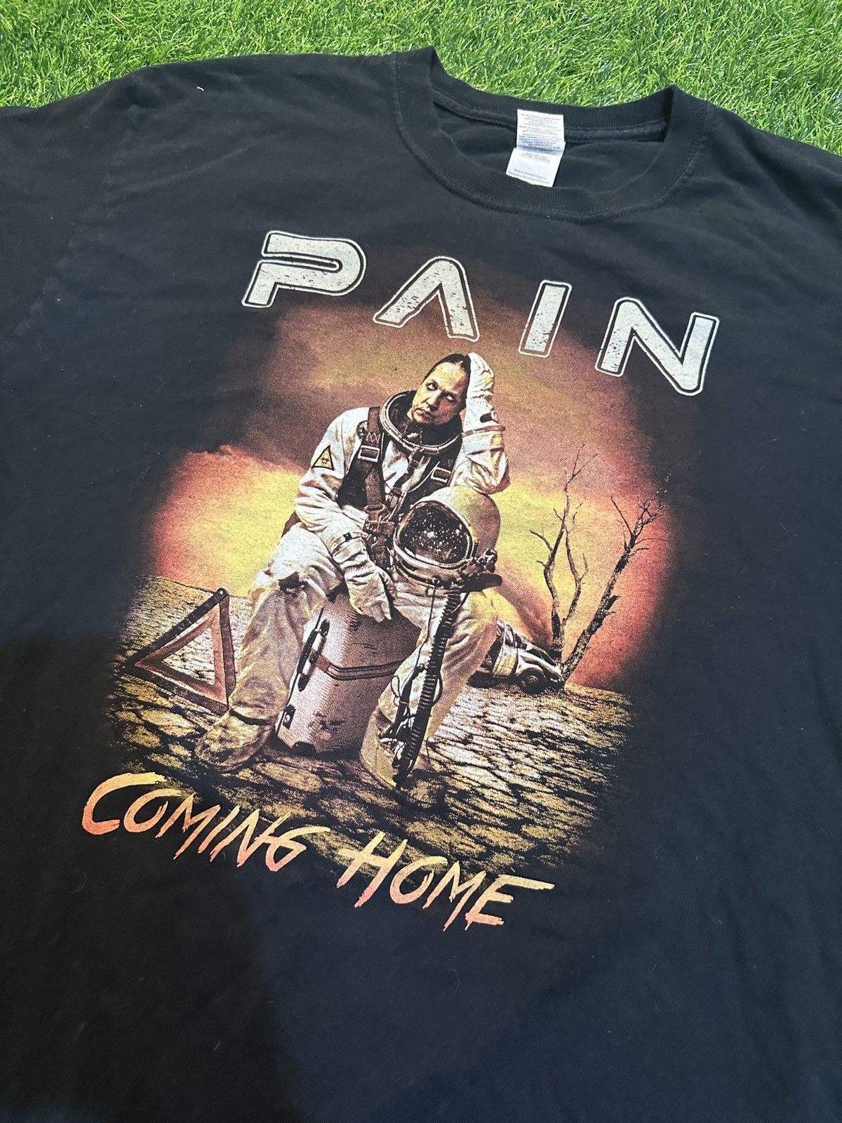 Band Tees Pain coming home 2017 tour tee shirt size L Size US L / EU 52-54 / 3 - 3 Thumbnail