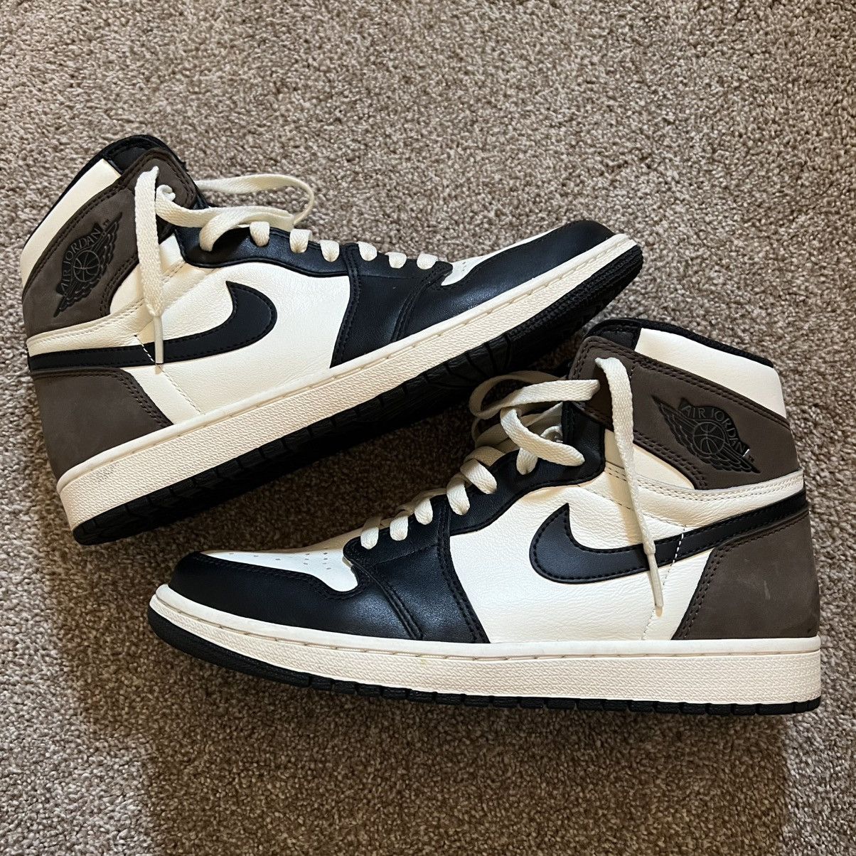 Jordan Brand 2020 Jordan 1 Retro High Dark Mocha Size 9.5 Size US 9.5 / EU 42-43 - 1 Thumbnail