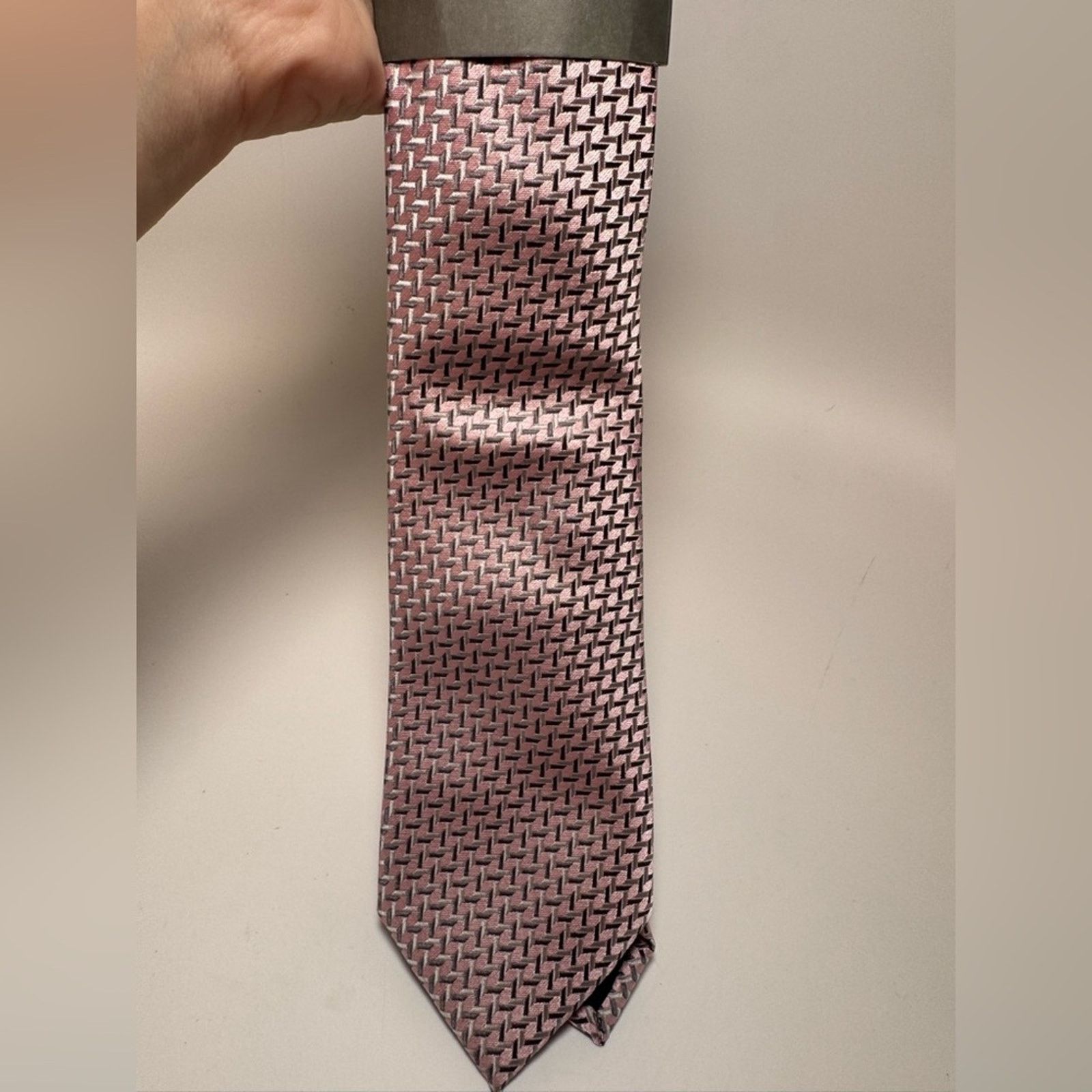 Michael Kors Michael Kors Pink & Grey Tie Designer Men’s Accessory Size ONE SIZE - 5 Thumbnail