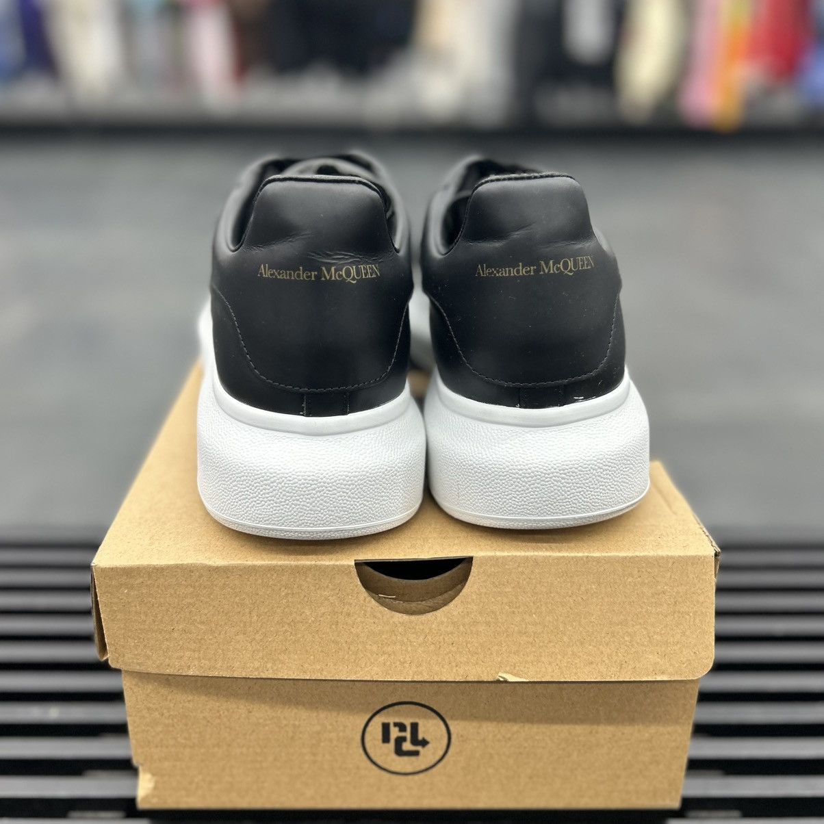 ILH8 Alexander McQueen Oversized Black White Sole