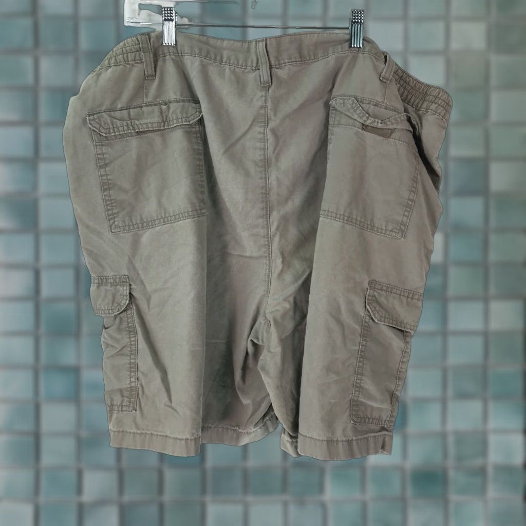 Wrangler WRANGLER Mens Regular Cargo Shorts High Rise 44 Tan 7 Inseam Denim 100% Cotton Casual Pockets Belt Loops Front Button Zipper Size US 32 / EU 48 - 1 Thumbnail