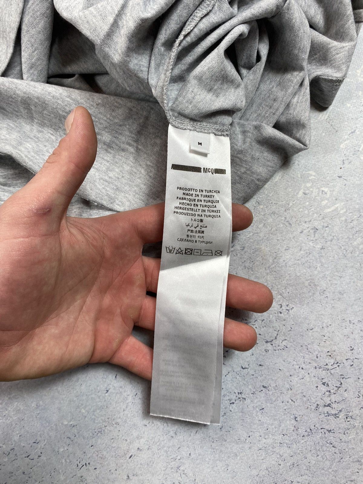 Alexander McQueen McQ Alexander McQuine T shirt With Big Logo Size Medium Size US M / EU 48-50 / 2 - 8 Thumbnail