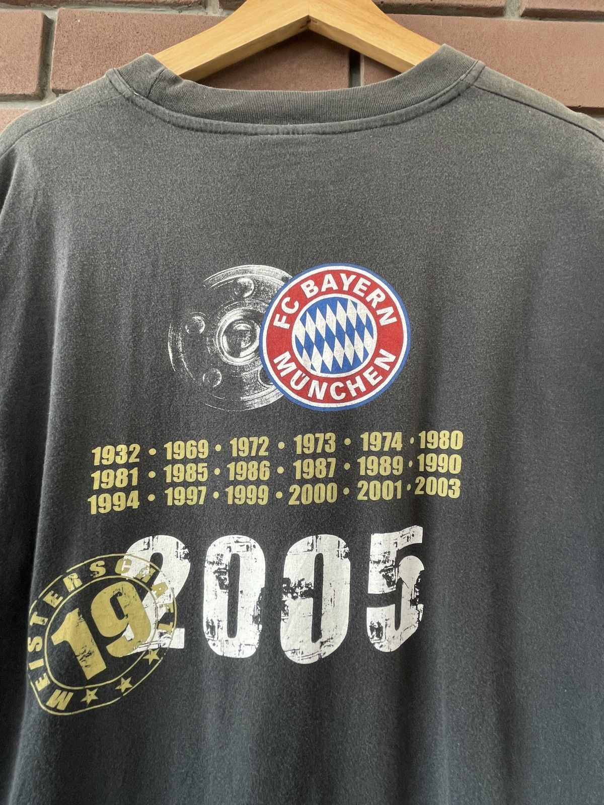 Vintage Vintage FC Bayern Munich 2005 Deutscher Meister T-shirt Size US S / EU 44-46 / 1 - 4 Thumbnail